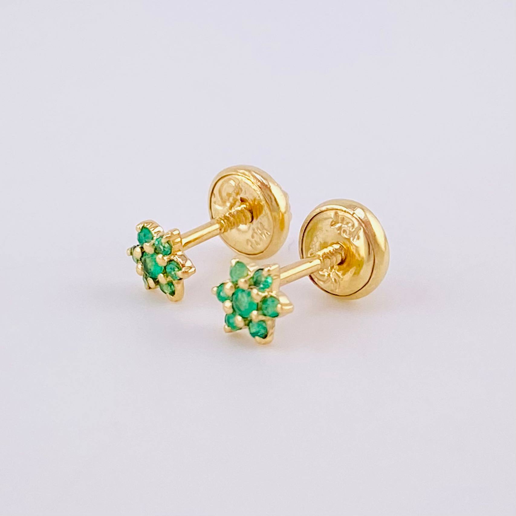 Stud Earrings Flower Emeralds 9pts 0.75g / in / 4.2mm Yellow Gold 18K