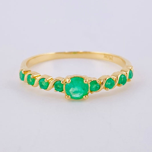 Anillo Solitario Esencia Esmeraladas 46Pts 1.95 g / T8 Oro Amarillo 18K