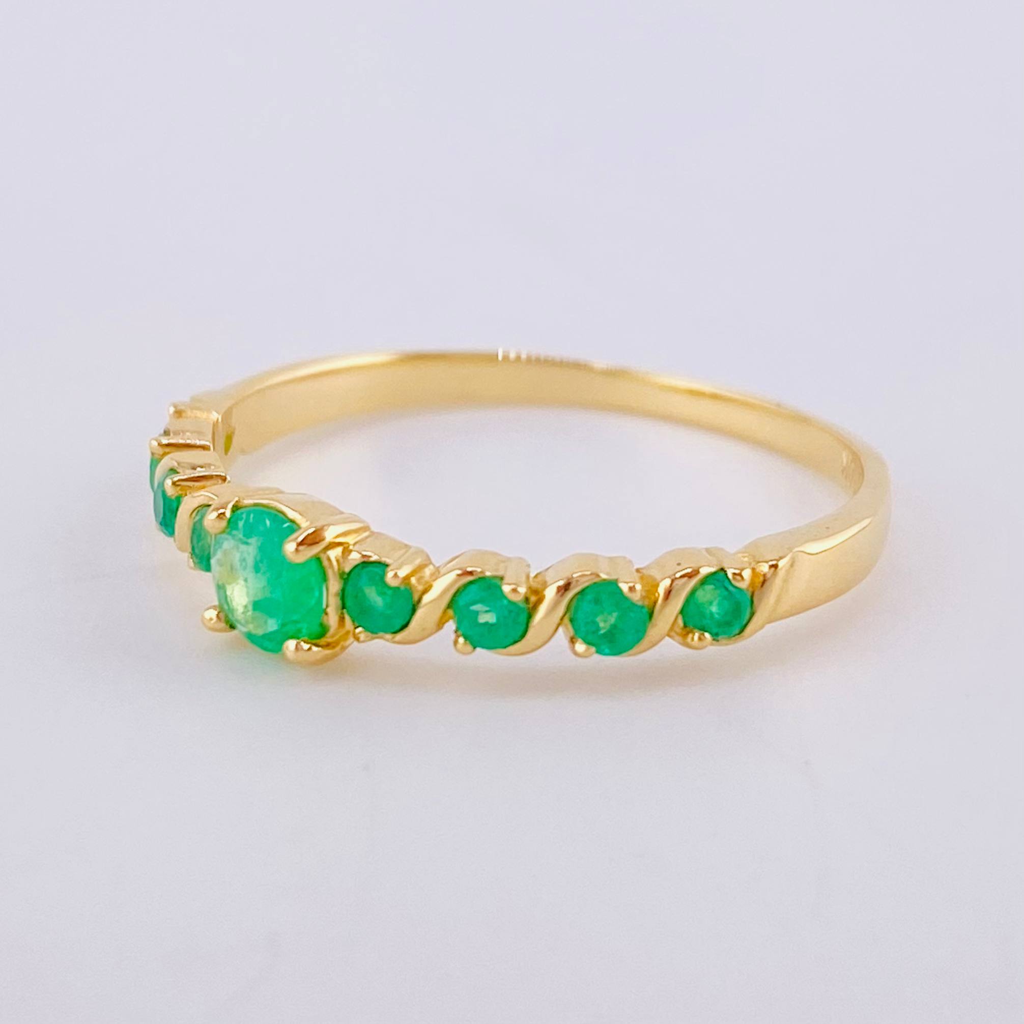 Solitaire Ring Essence Emeralds 46Pts 1.95 g / T8 Yellow Gold 18K