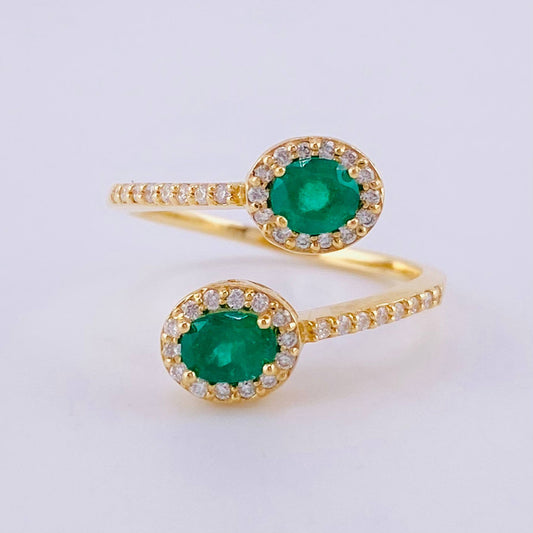 Anillo Aura Verde Esmeraldas 78Pts, Diamantes 30Pts 2.9 g / T7 Oro Amarillo 18K