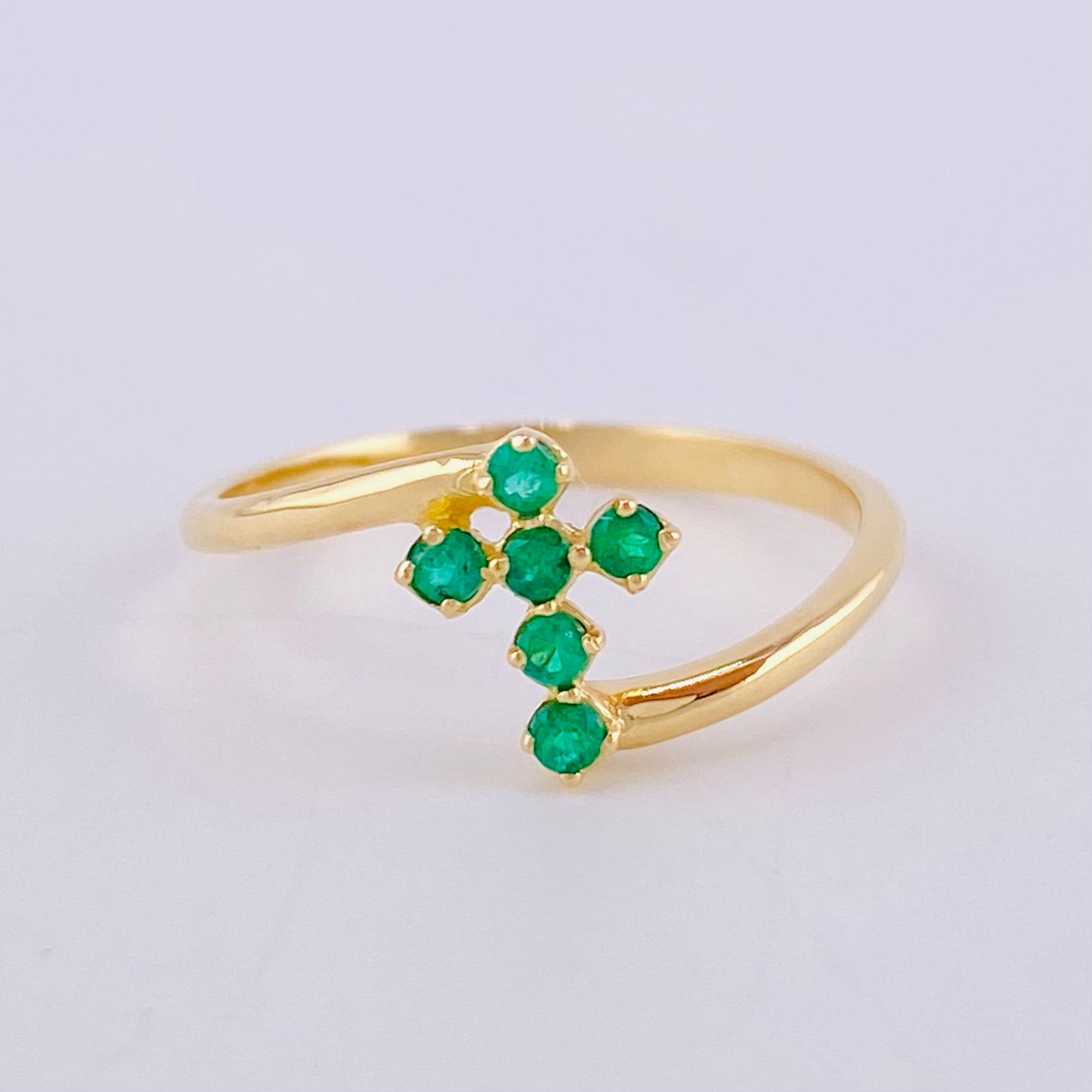 Anillo Cruz Esmeraldas 12Pts 1.55 g / T5 1/2 Oro Amarillo 18K