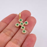 Dije Cruz Tupida Esmeraldas 37Pts, Diamantes 60Pts 3.5 g / 1 1/2 in Oro Amarillo 18K