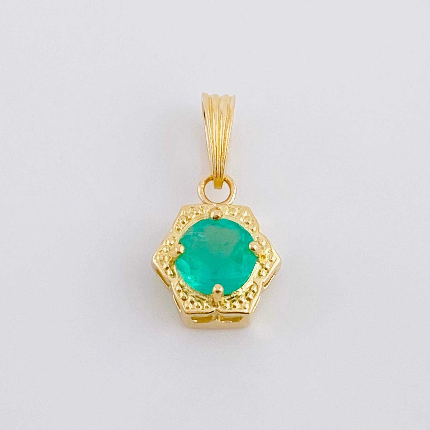 Hexagonal Flower Pendant Emerald 59Pts 1.3 g / 1 1/4 in 18K Yellow Gold