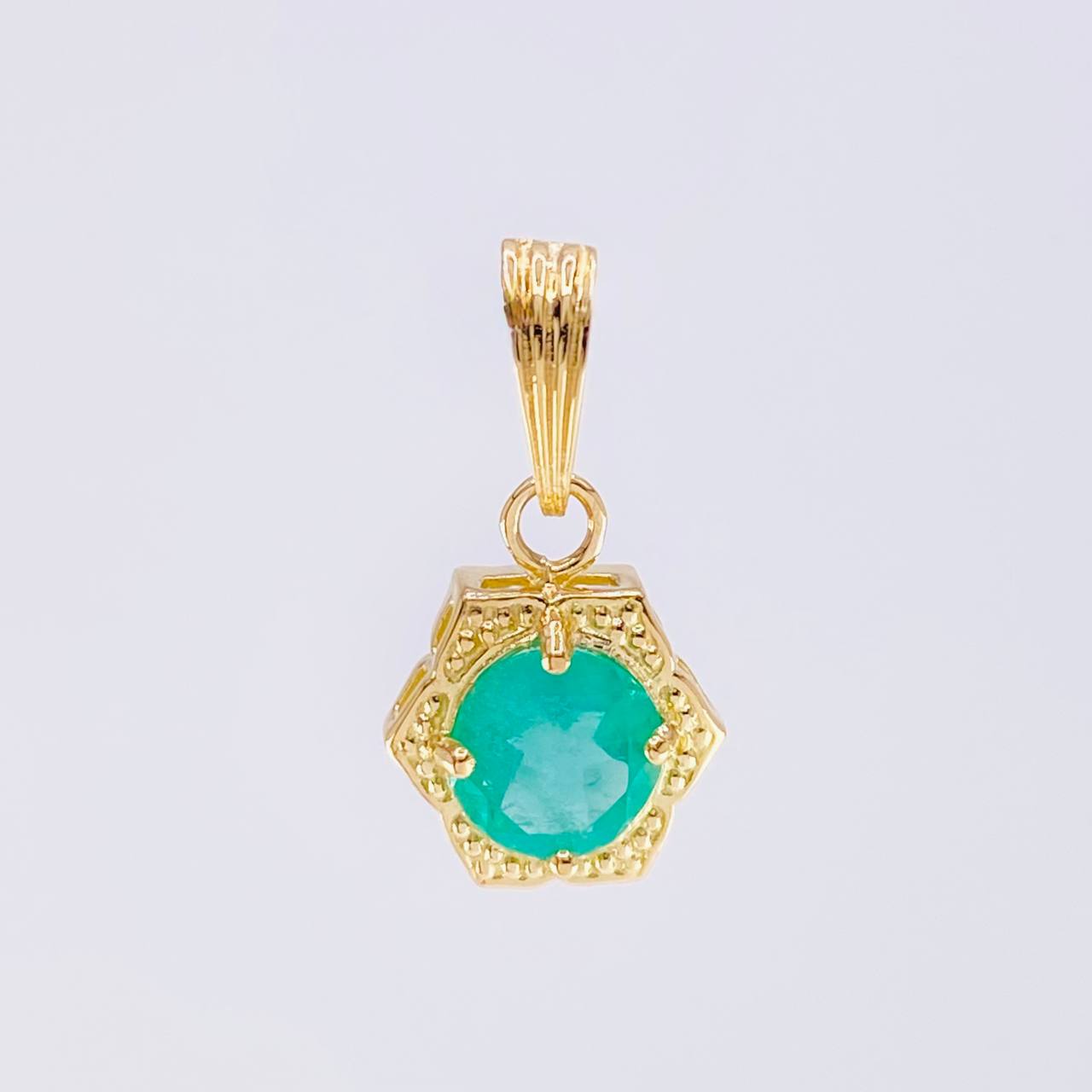 Hexagonal Flower Pendant Emerald 59Pts 1.3 g / 1 1/4 in 18K Yellow Gold