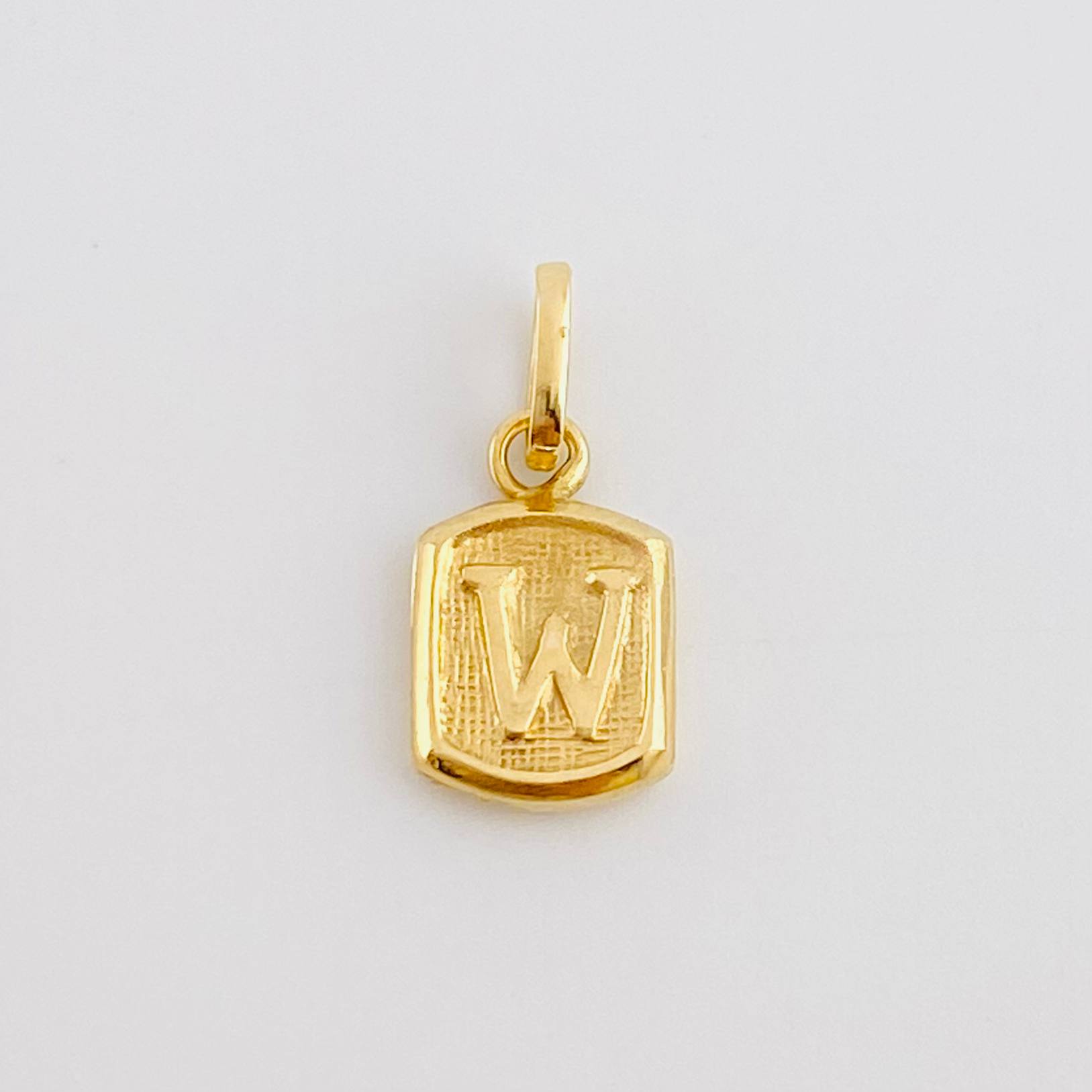 Pendant Letter W 0.35g / 1/2 in Yellow Gold 18K