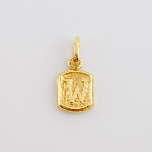 Dije Letra W 0.35g / 1/2 in Oro Amarillo 18K