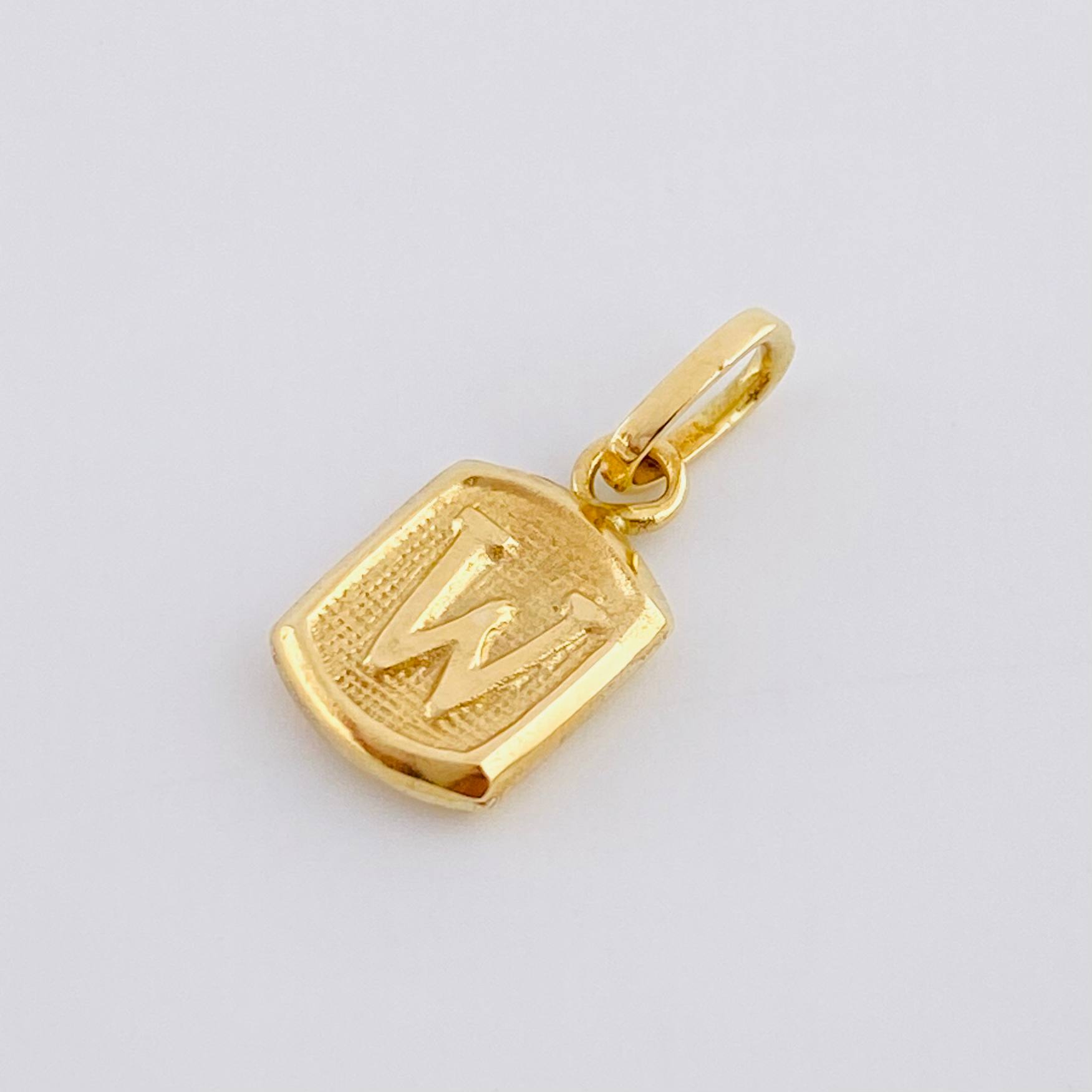 Pendant Letter W 0.35g / 1/2 in Yellow Gold 18K