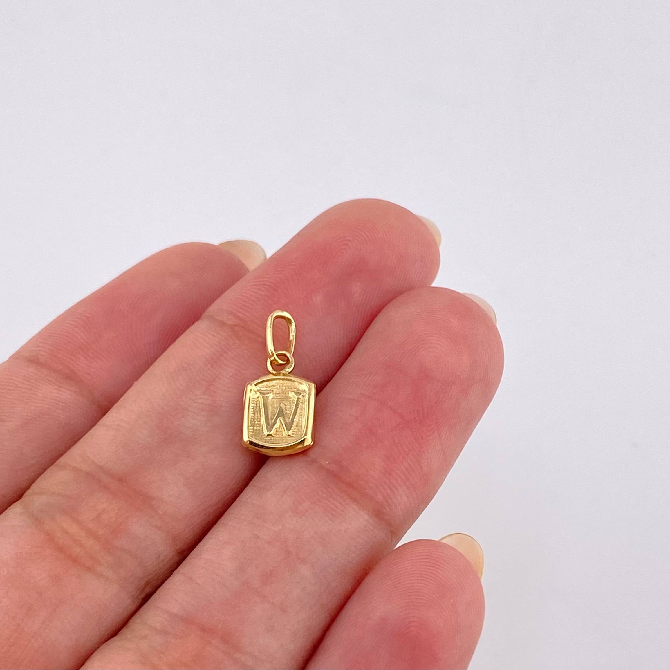 Pendant Letter W 0.35g / 1/2 in Yellow Gold 18K