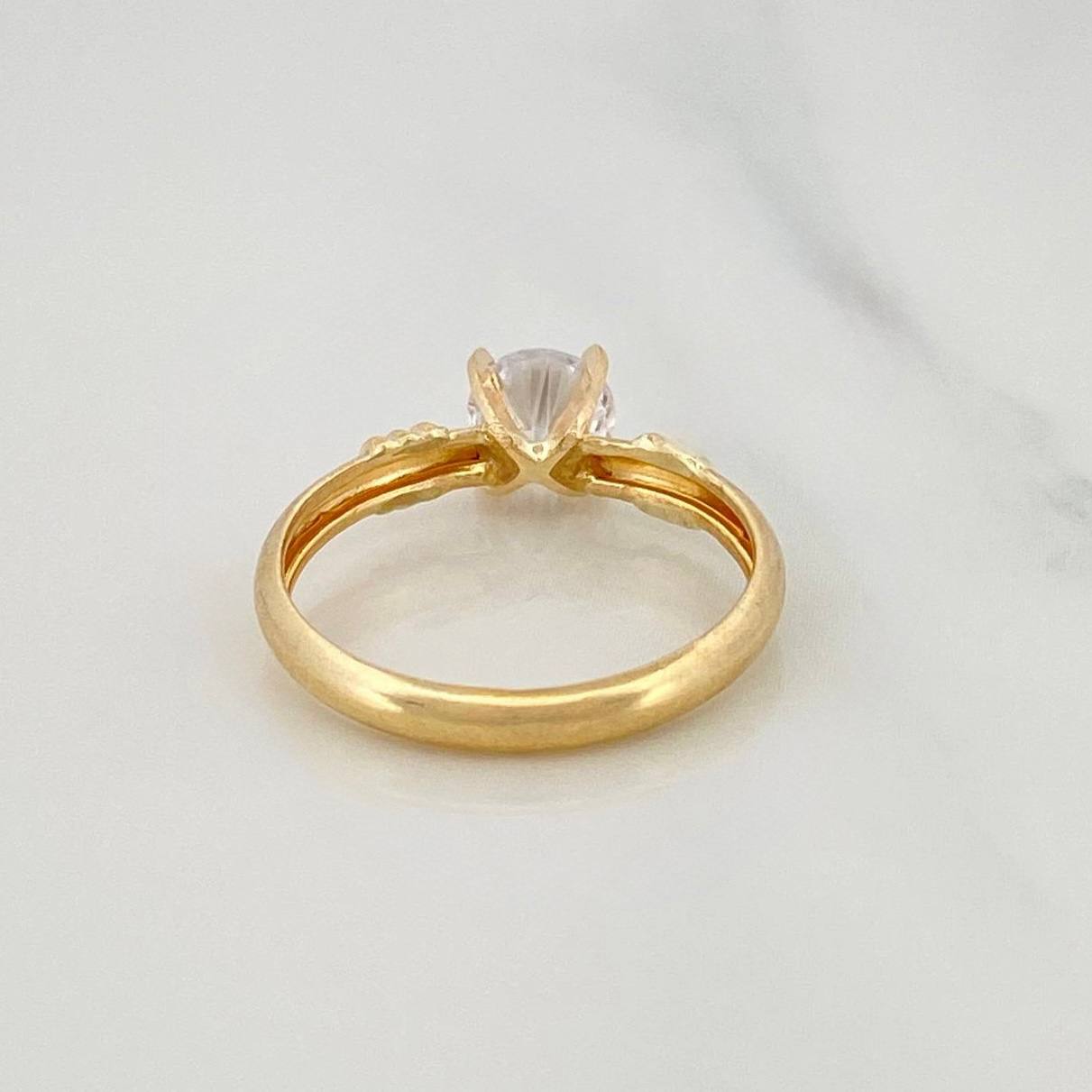 Anillo Solitario Cuatro Garras 1.45 g / T7 Oro Amarillo 18K