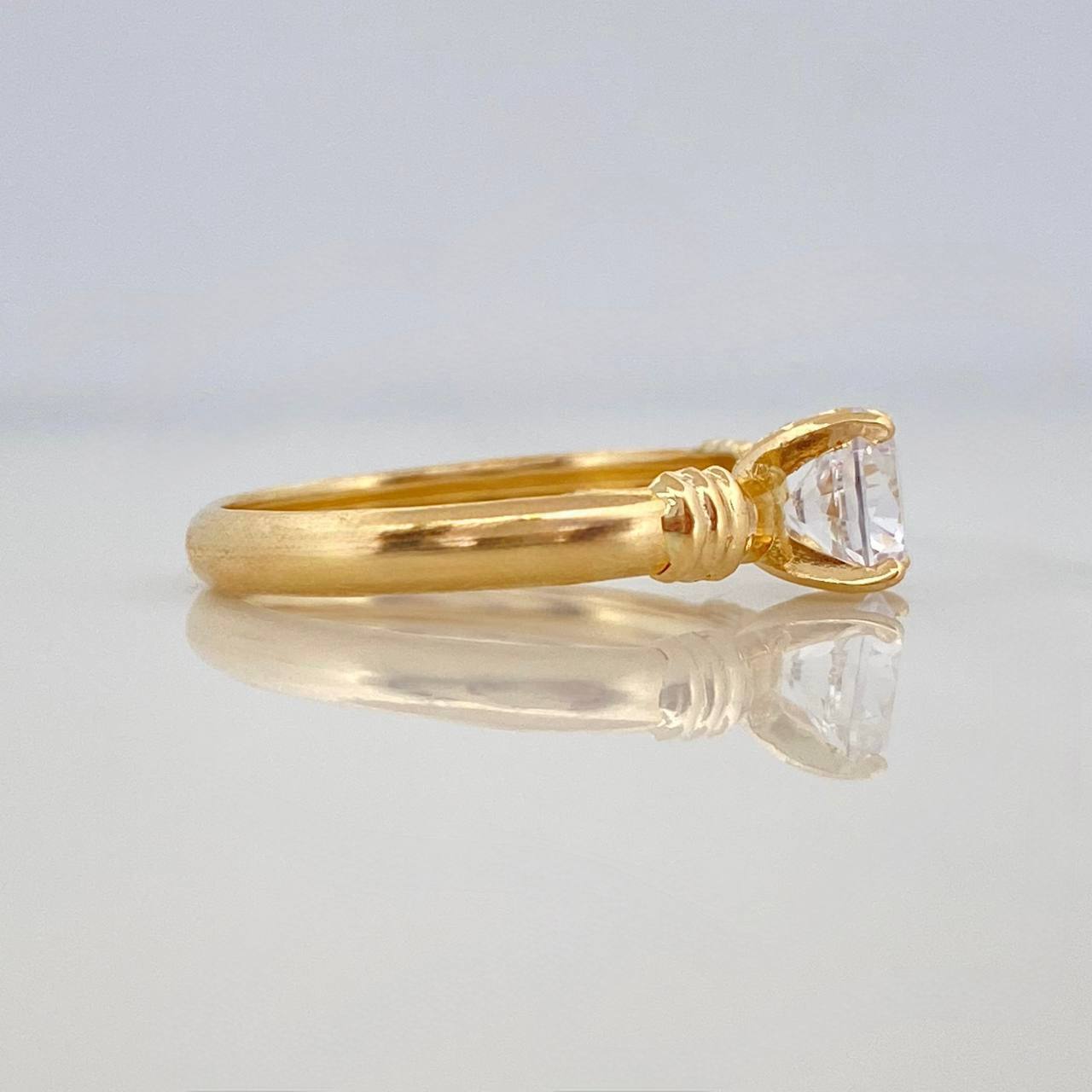 Anillo Solitario Cuatro Garras 1.45 g / T7 Oro Amarillo 18K