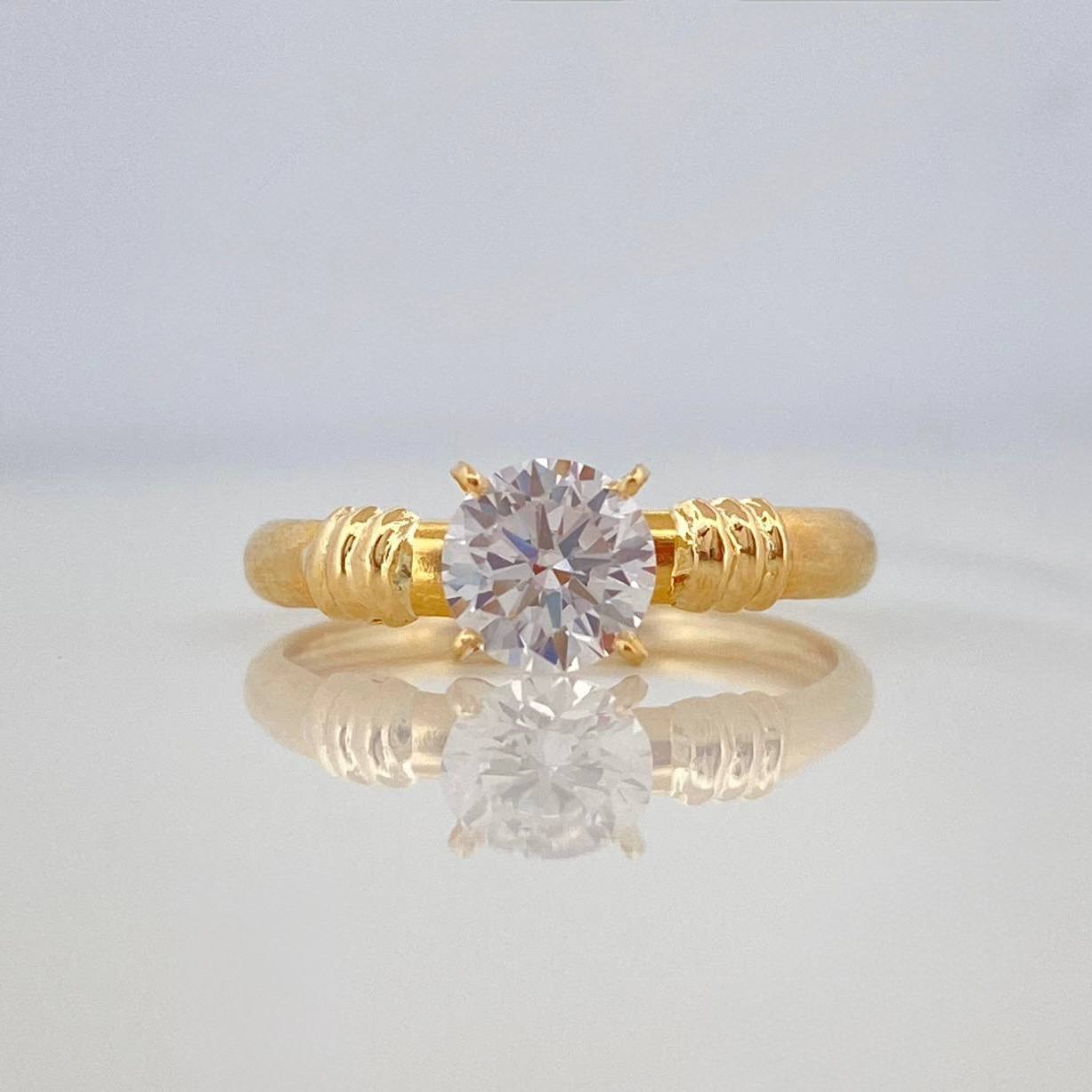 Anillo Solitario Cuatro Garras 1.45 g / T7 Oro Amarillo 18K