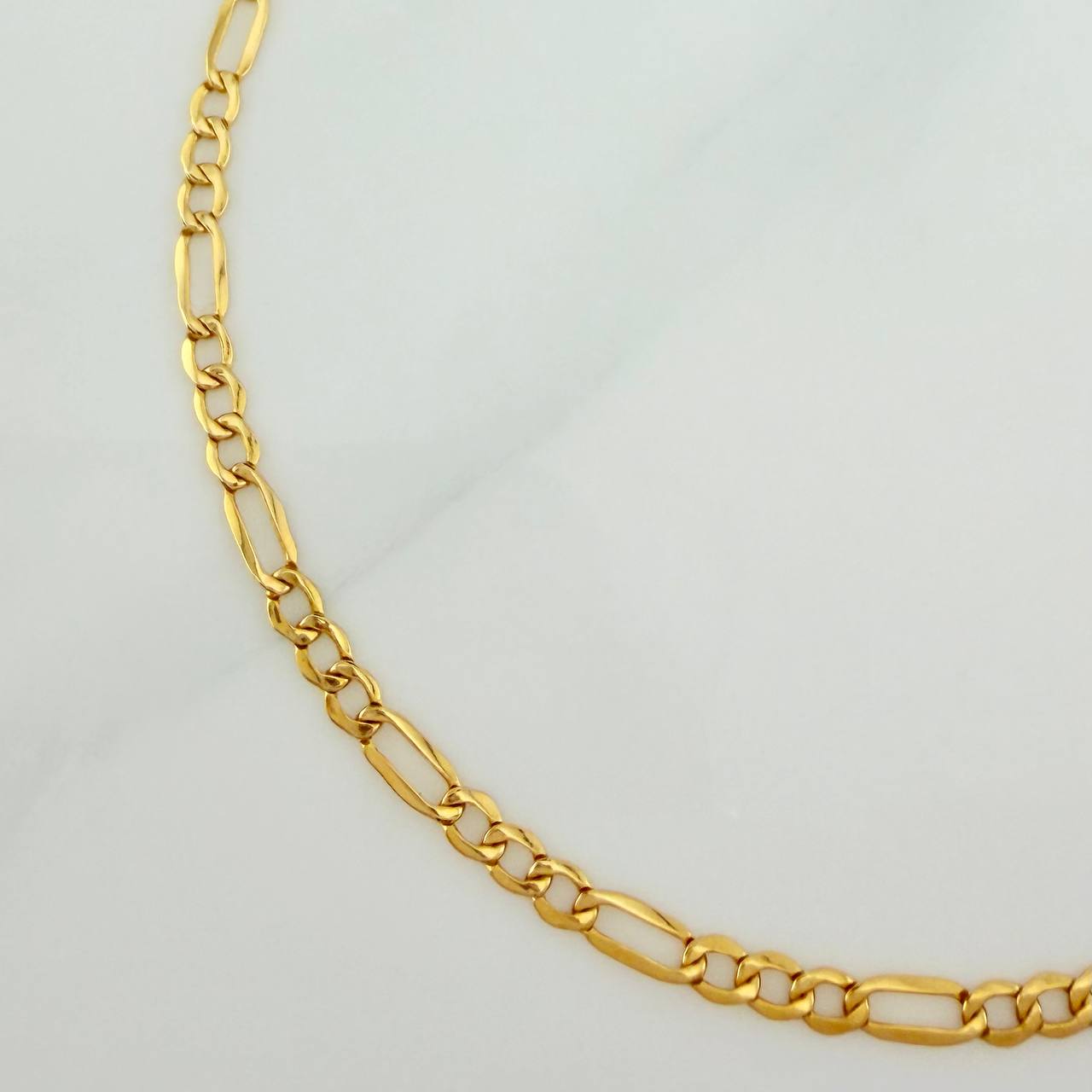 Pulso Figaro 1.15gr / 7 1/2 in / 2.3mm Oro Amarillo +1 18K $