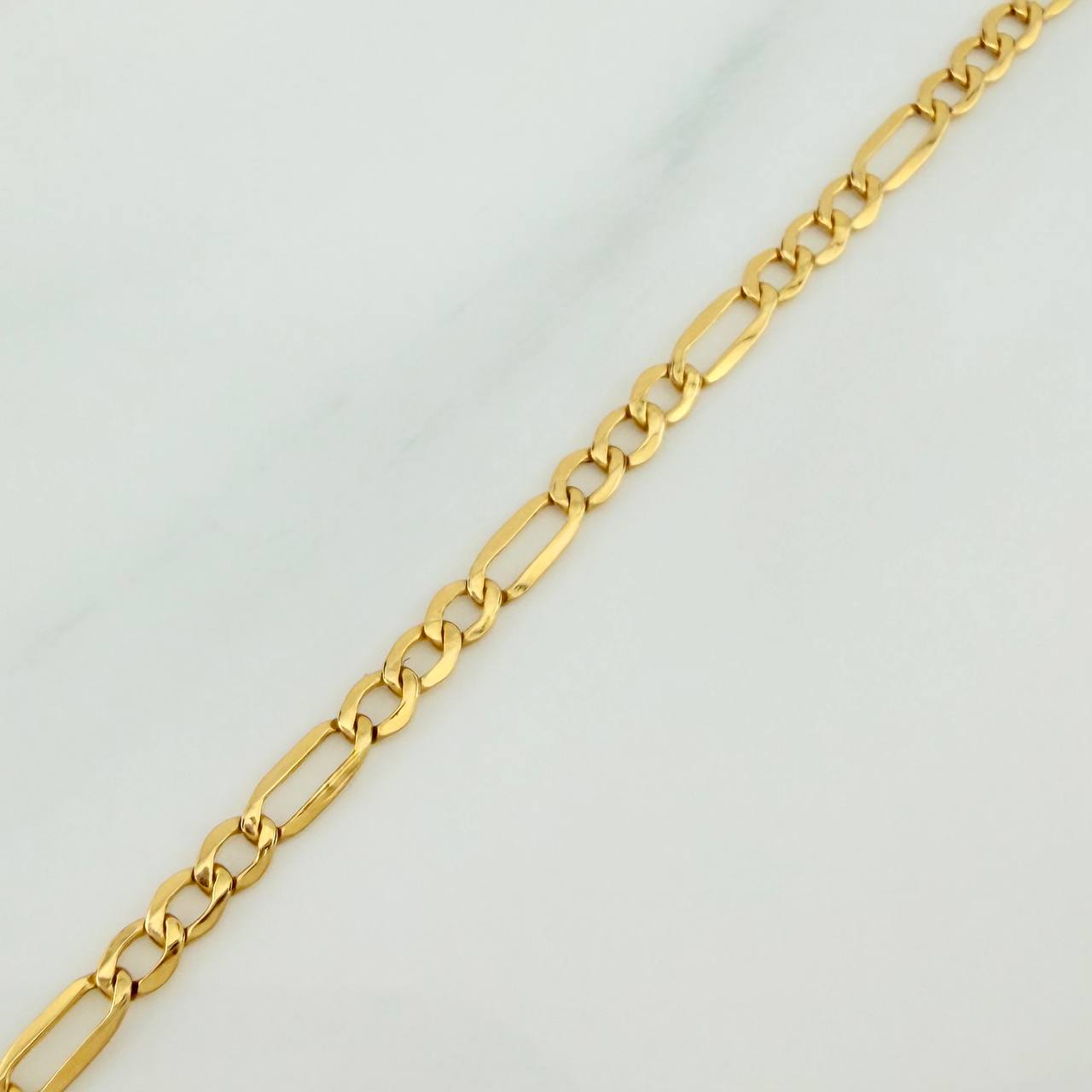 Pulso Figaro 1.15gr / 7 1/2 in / 2.3mm Oro Amarillo +1 18K $