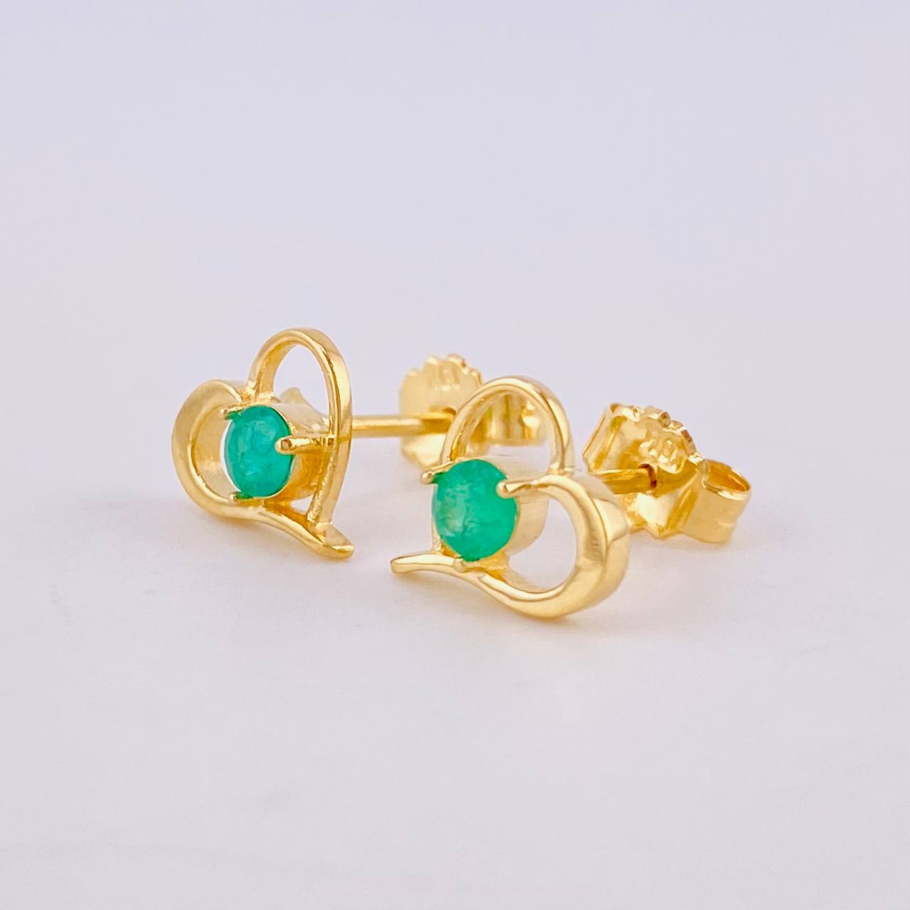 Topos Corazón Silueta Esmeraldas 24pts 1.3gr / 8mm Oro Amarillo 18K ©