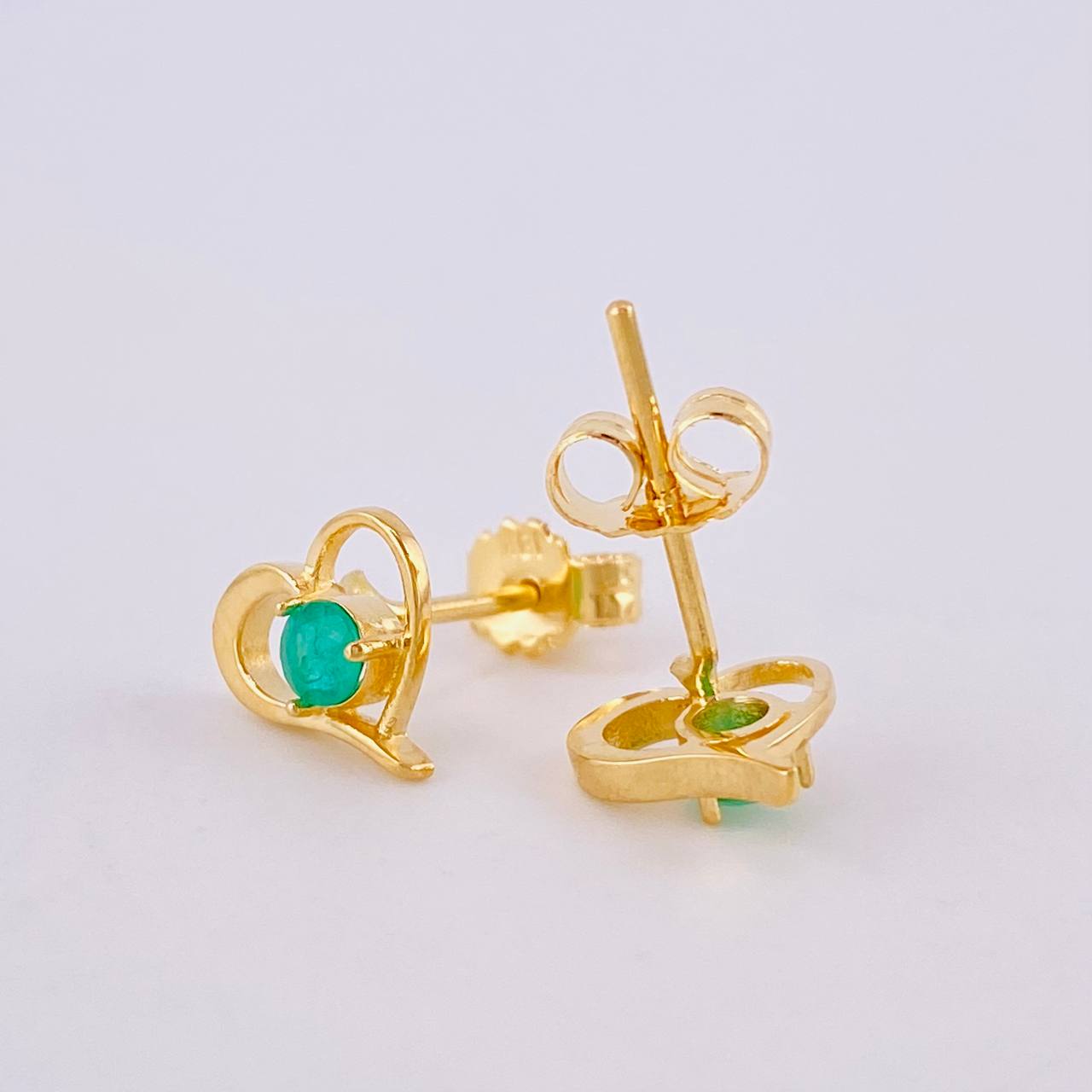 Topos Corazón Silueta Esmeraldas 24pts 1.3gr / 8mm Oro Amarillo 18K ©
