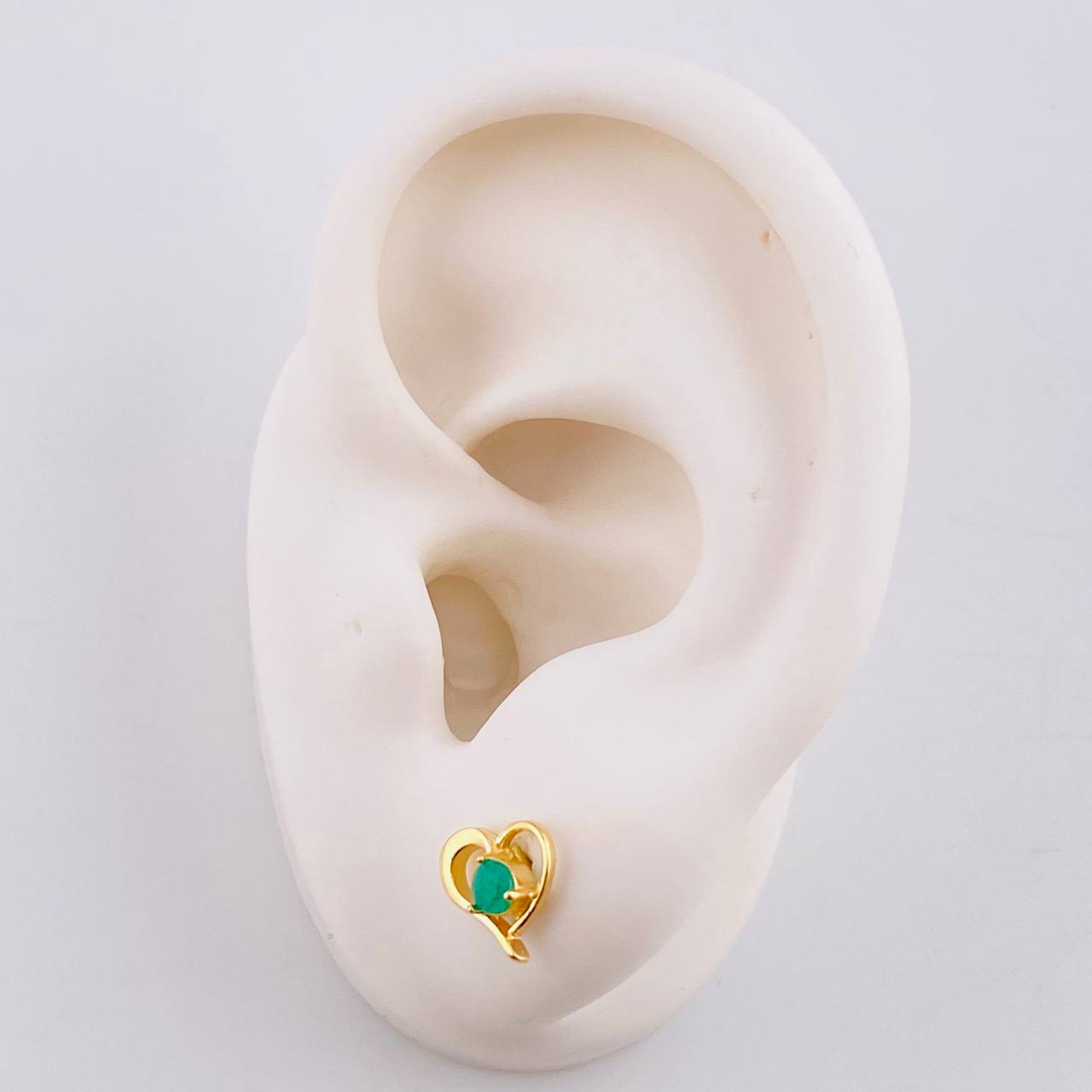 Topos Corazón Silueta Esmeraldas 24pts 1.3gr / 8mm Oro Amarillo 18K ©
