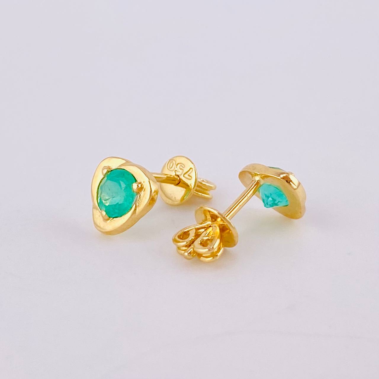 Topos Triespiral Esmeraldas 62pts 1.65gr / 6.8mm Oro Amarillo 18K ©