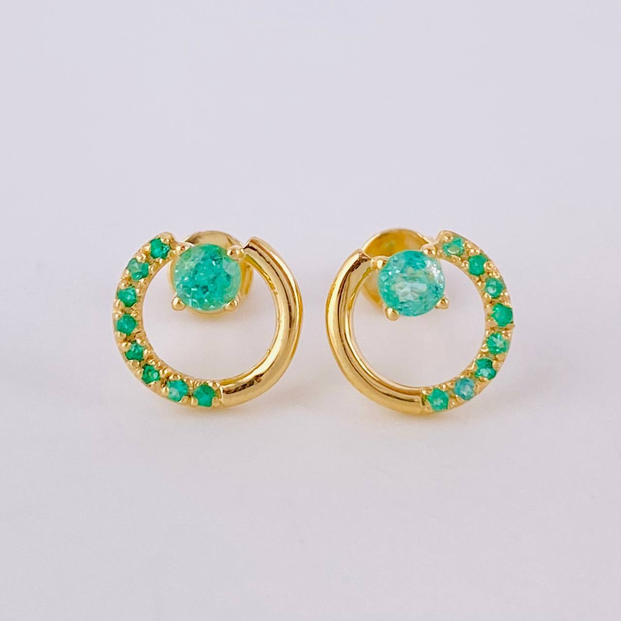 Topos Circulo Gota Parcial Esmeraldas 49pts 2gr / 1/2 in / Oro Amarillo 18K ©