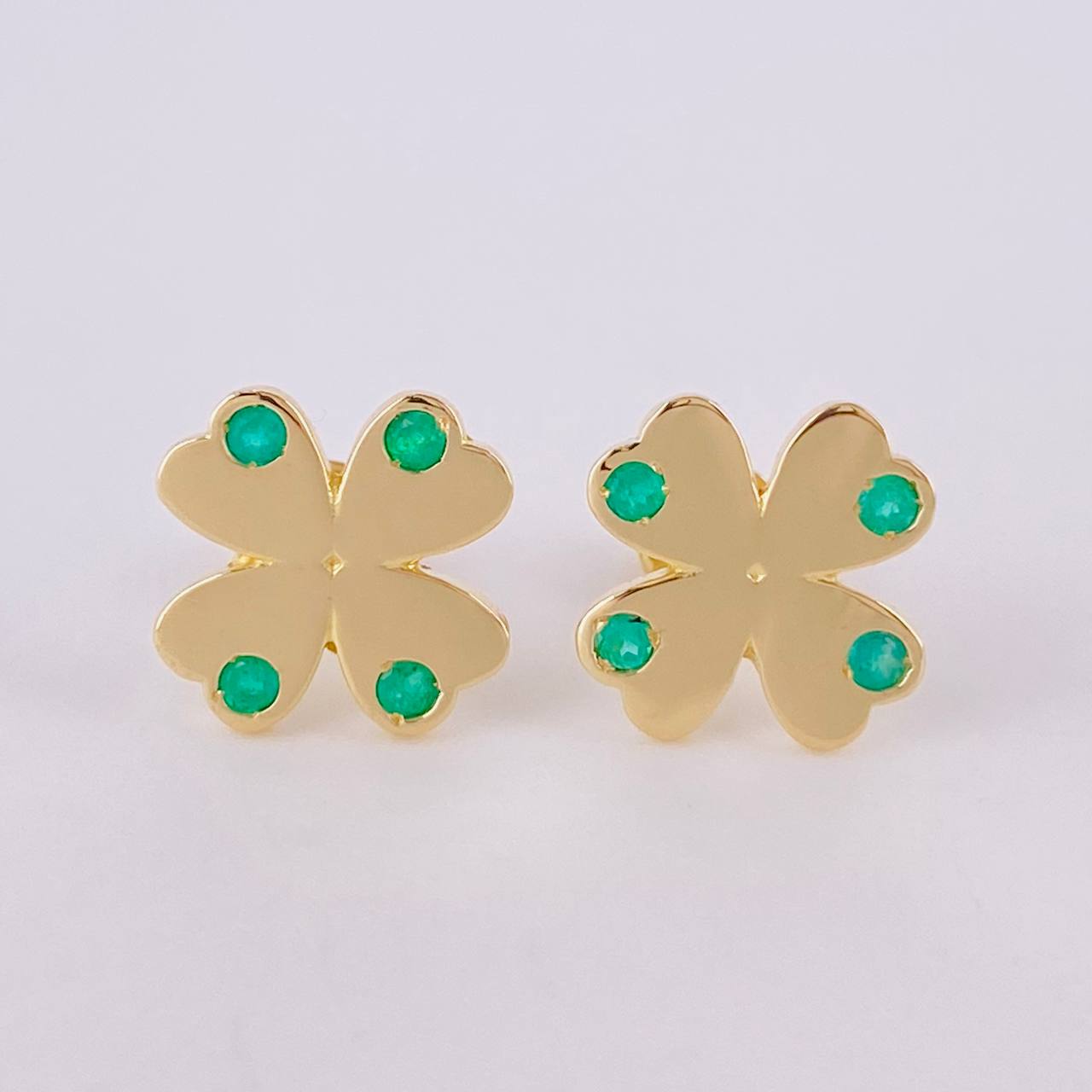 Topos Trebol 4 Hojas Esmeraldas 14pts 2.3gr / 1/2 in / Oro Amarillo 18K ©