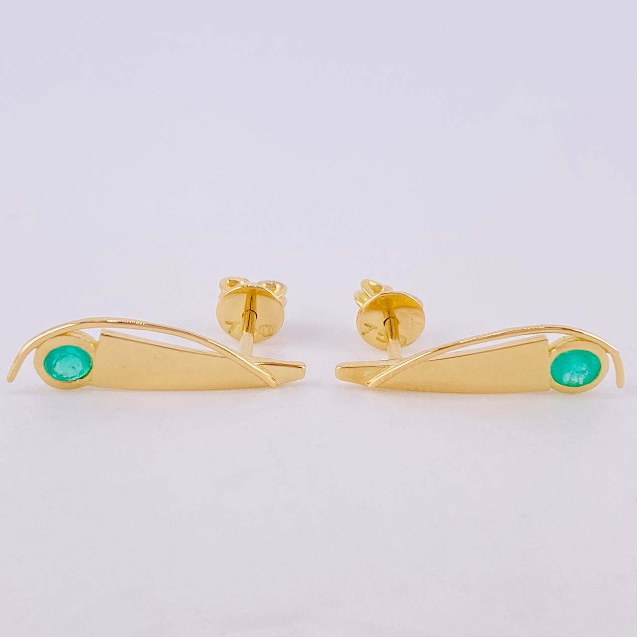 Topos Punta Renacentista Esmeraldas 22pts 1.75gr / 1 1/4 in / Oro Amarillo 18K ©