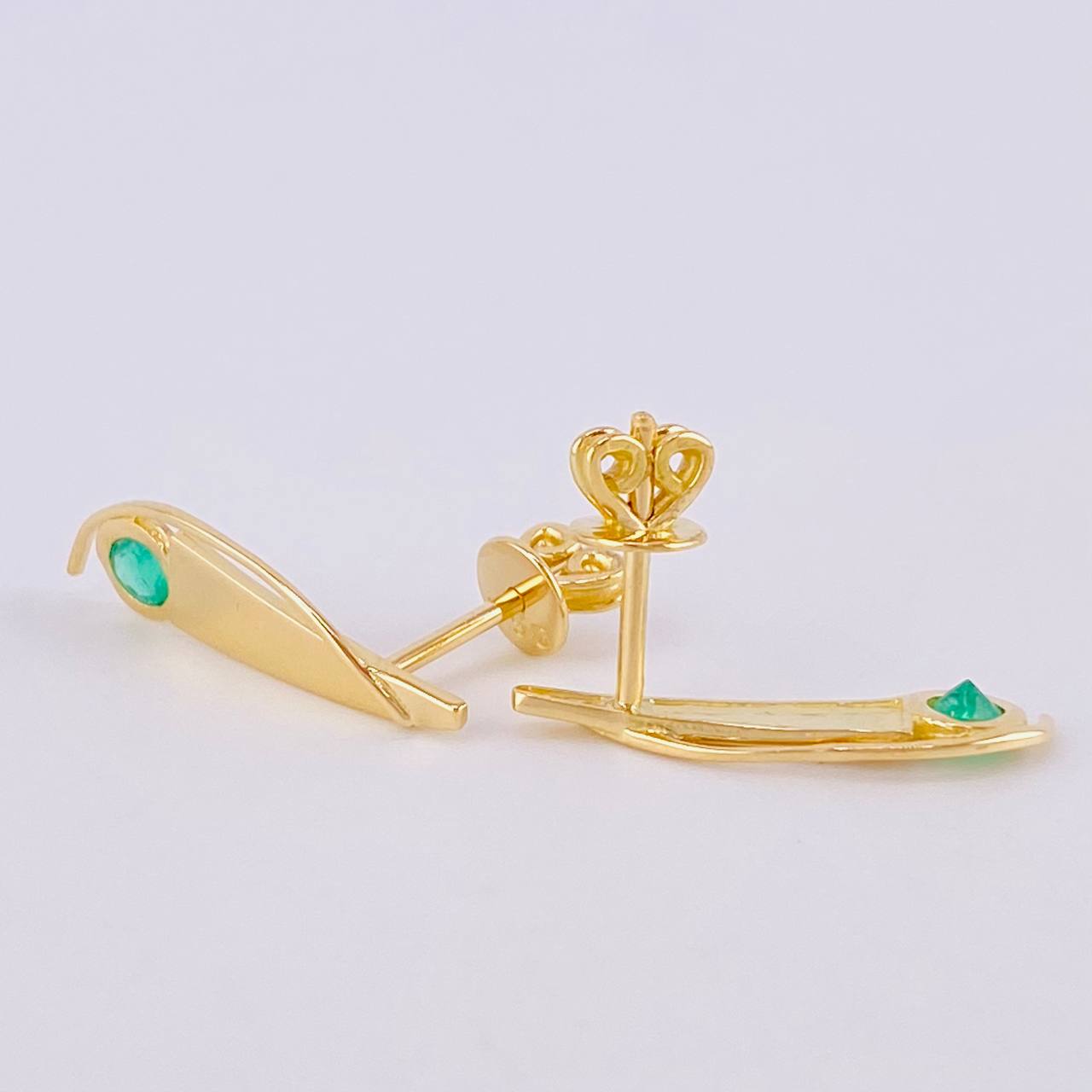 Topos Punta Renacentista Esmeraldas 22pts 1.75gr / 1 1/4 in / Oro Amarillo 18K ©