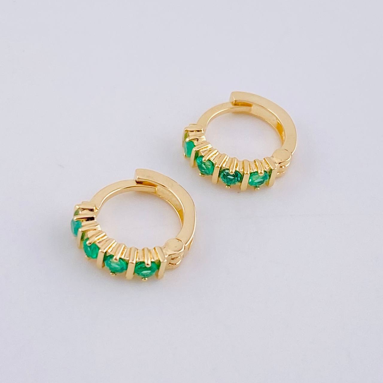 Candongas Carril Intercepto Esmaraldas 30pts 2.15gr / 1/2 in / Oro Amarillo 18K ©