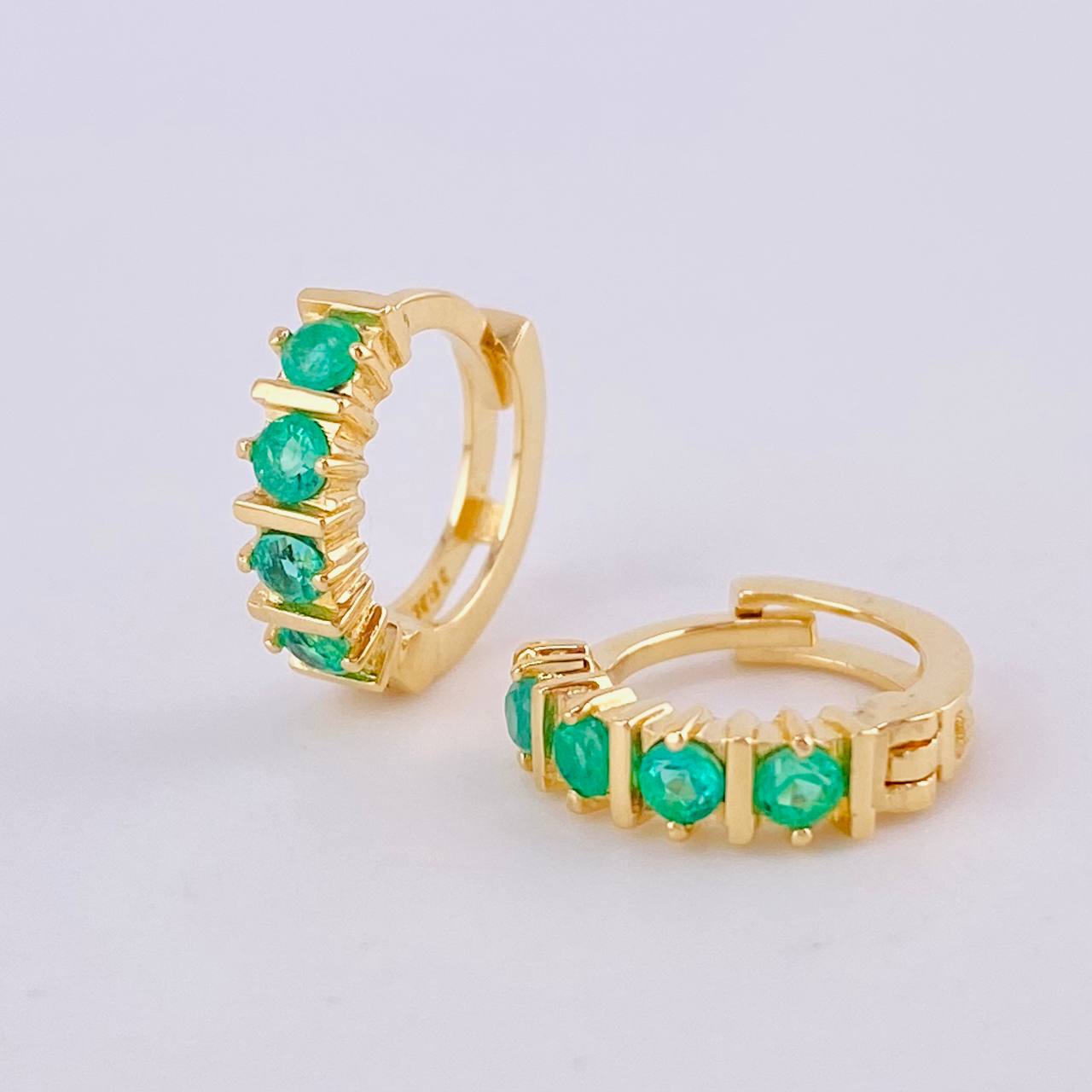 Candongas Carril Intercepto Esmaraldas 30pts 2.15gr / 1/2 in / Oro Amarillo 18K ©