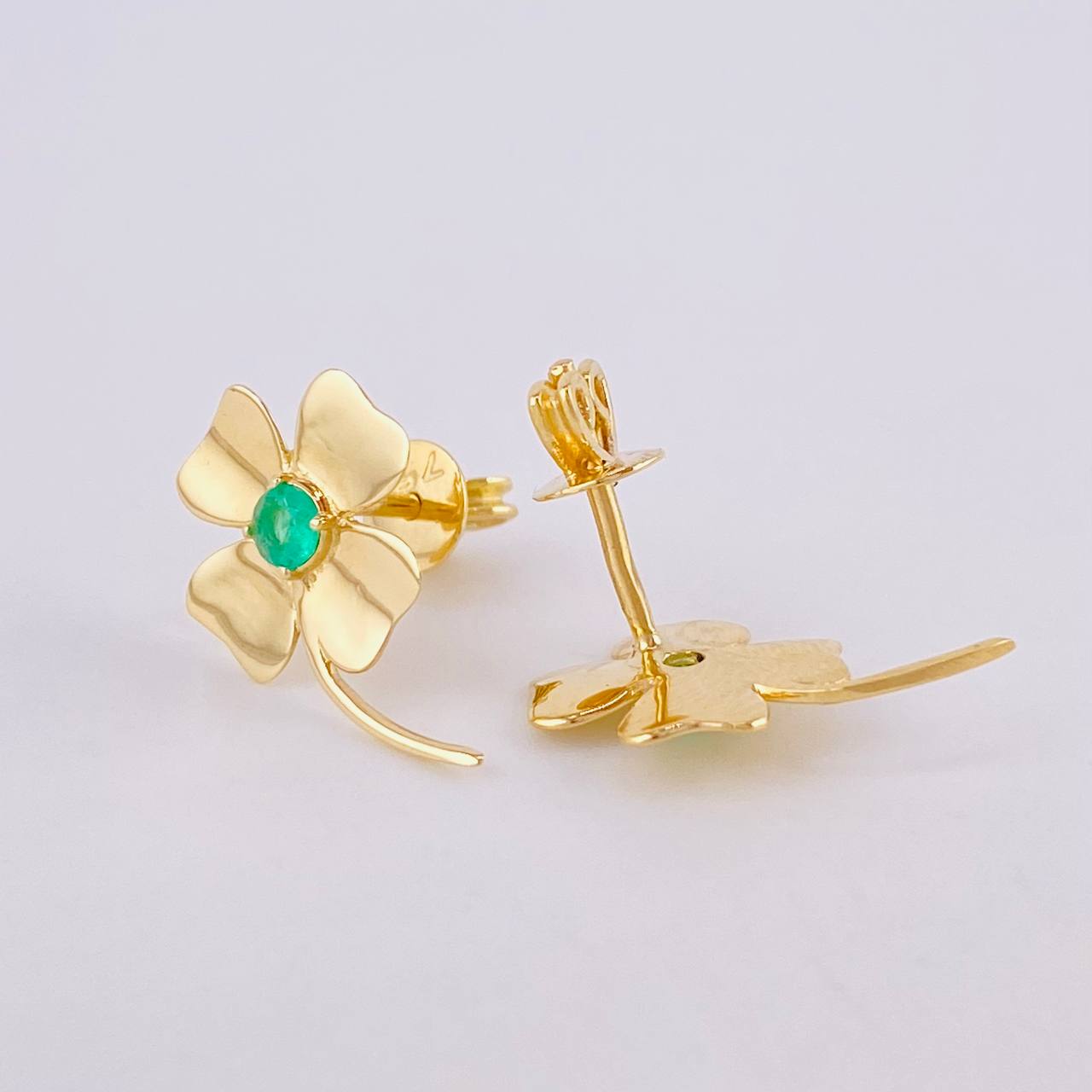 Topos Flor De La Suerte Esmeraldas 17pts 1.95gr / 3/4 in / Oro Amarillo 18K ©