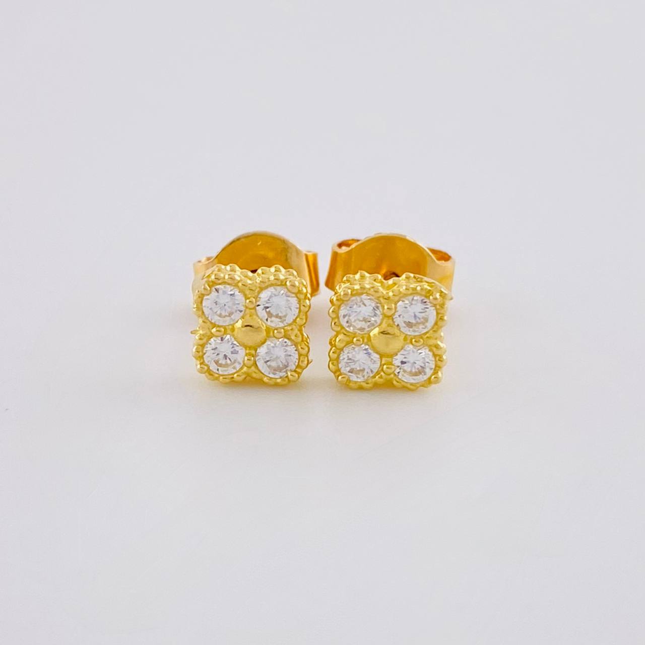 Stud Earrings Flower Clover 1.35 g / in / 5.6 mm Yellow Gold 18K