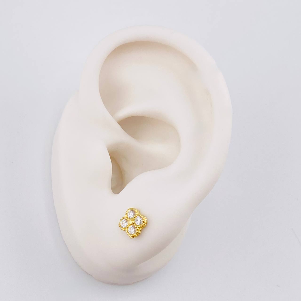 Stud Earrings Flower Clover 1.35 g / in / 5.6 mm Yellow Gold 18K