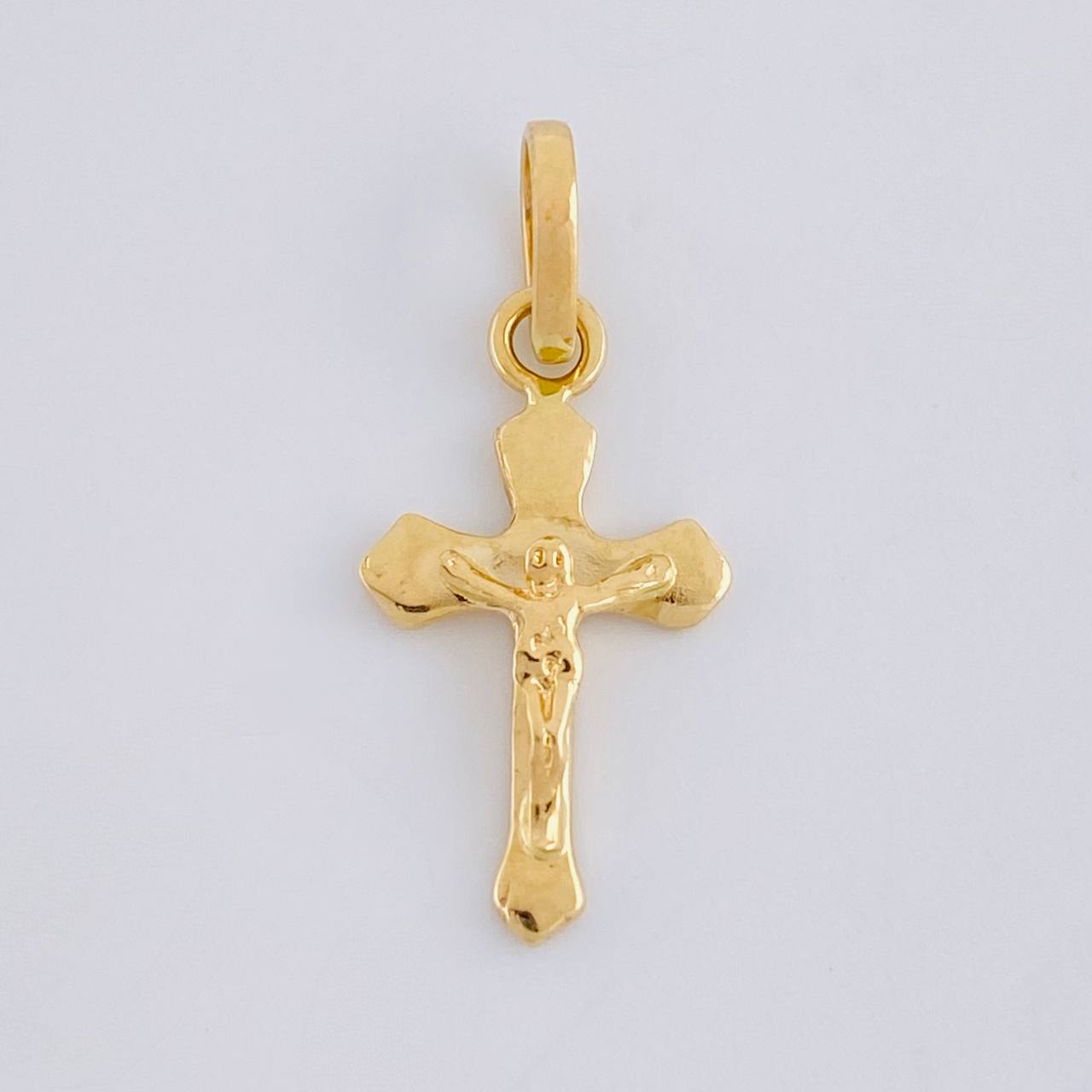Dije Cruz Cristo 0.85 g / 3/4 in Oro Amarillo 18K