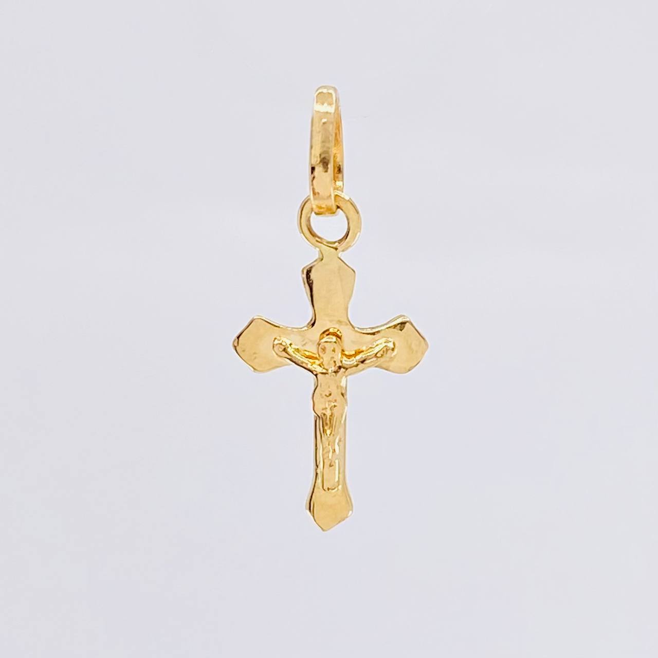 Dije Cruz Cristo 0.85 g / 3/4 in Oro Amarillo 18K