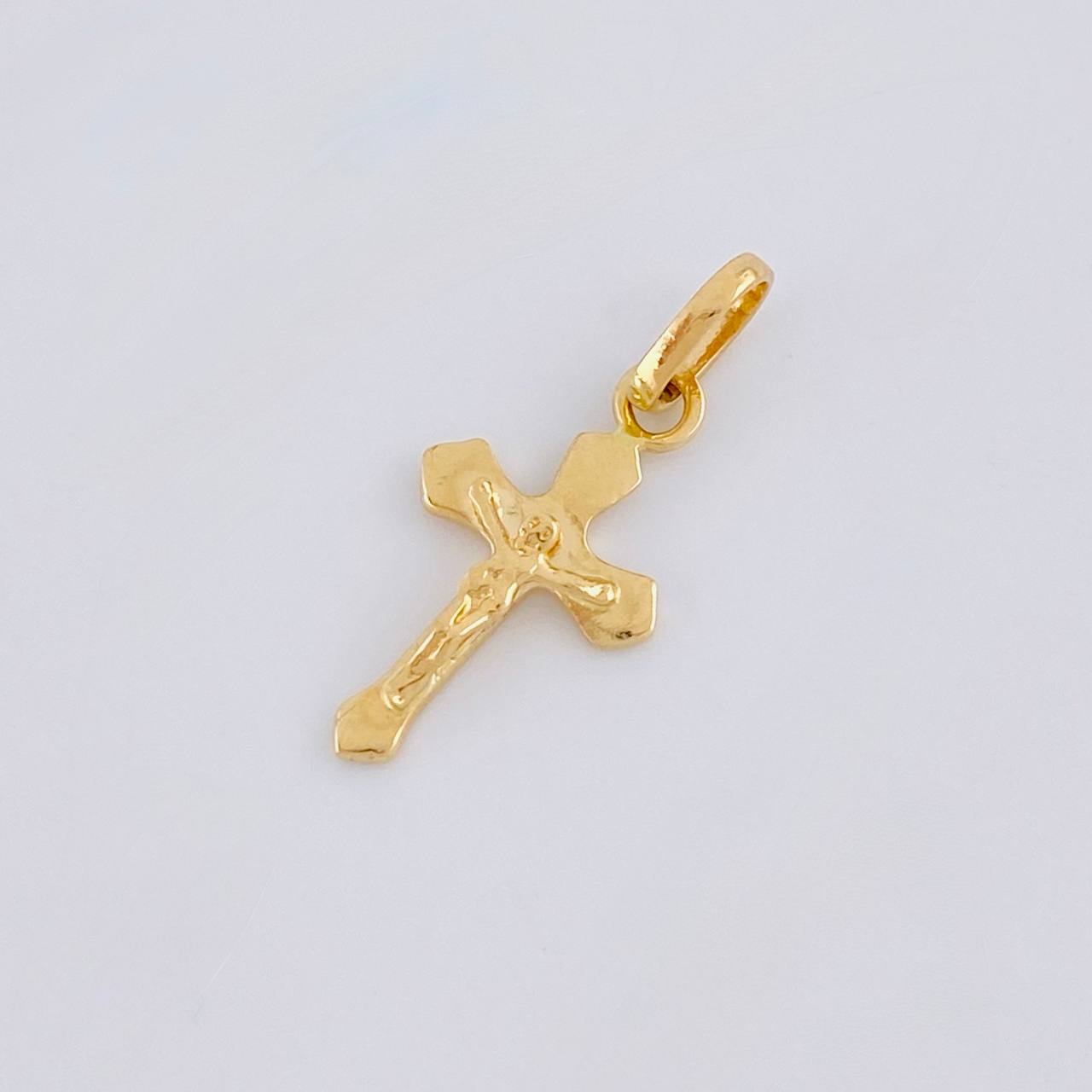 Dije Cruz Cristo 0.85 g / 3/4 in Oro Amarillo 18K