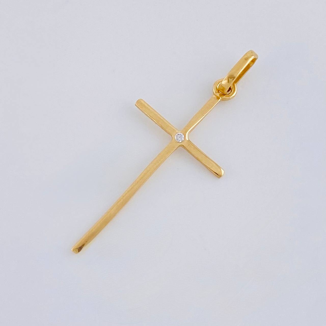 Dije Cruz Lisa 0.85 g / 1 1/2 in Oro Amarillo 18K