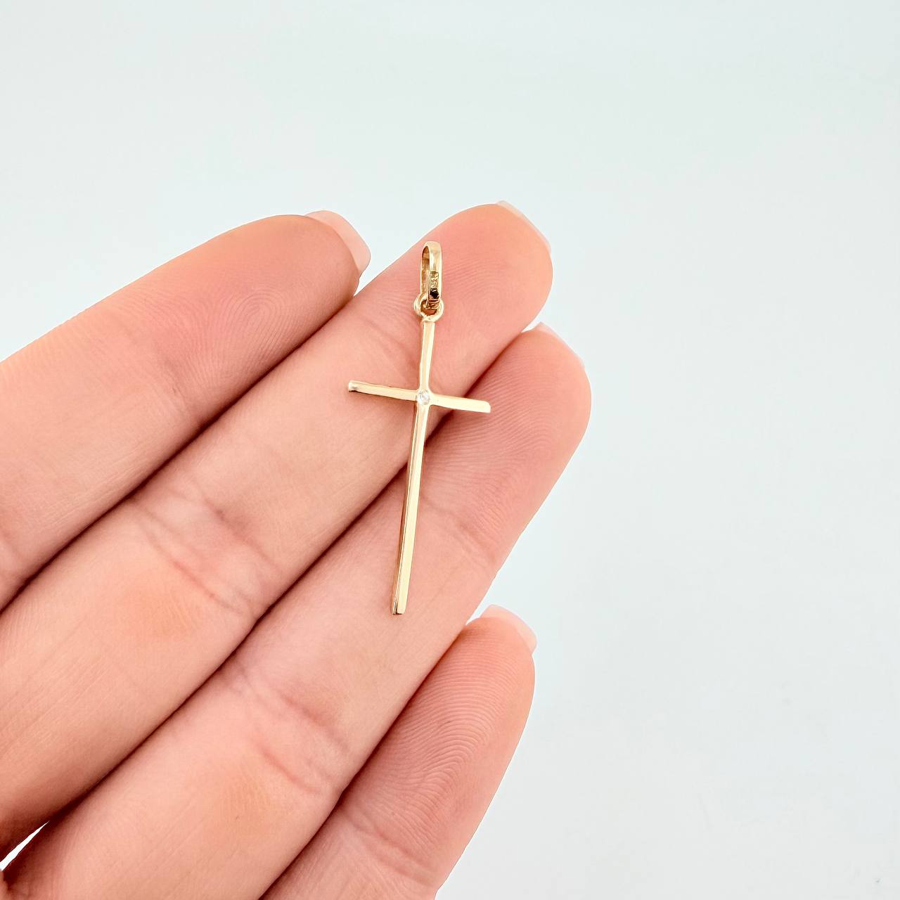 Plain Cross Pendant 0.8 g / 1 1/2 in 18K Yellow Gold