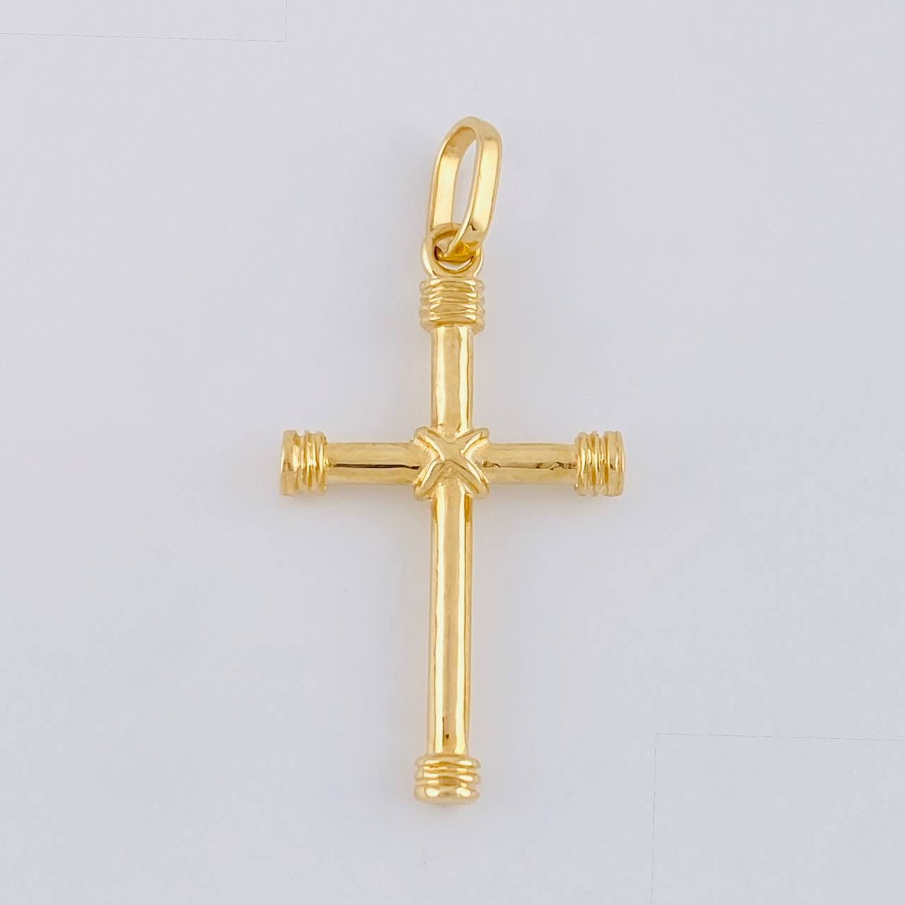 Dije Cruz 1.8 g / 1 1/4 in Oro Amarillo 18K