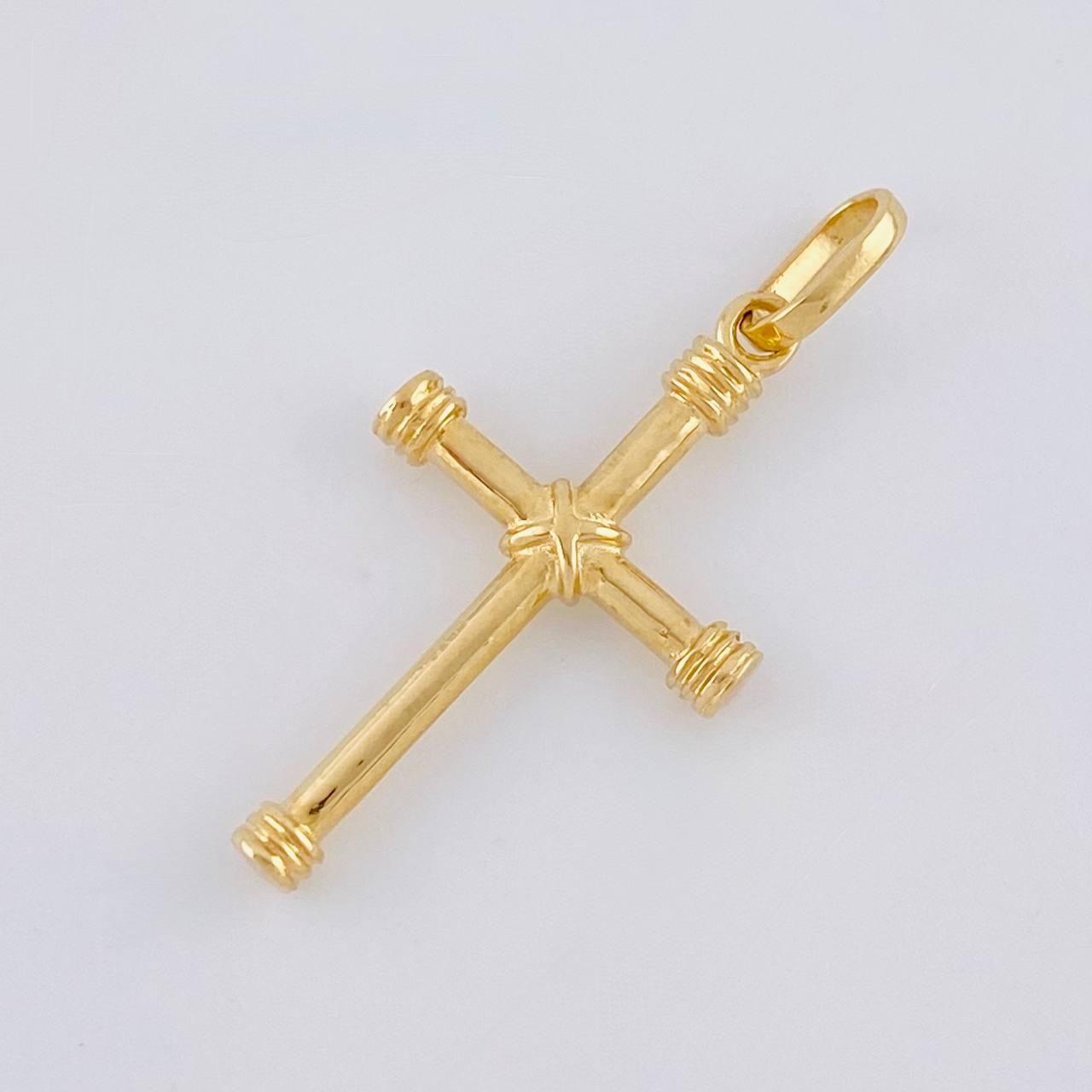 Dije Cruz 1.8 g / 1 1/4 in Oro Amarillo 18K