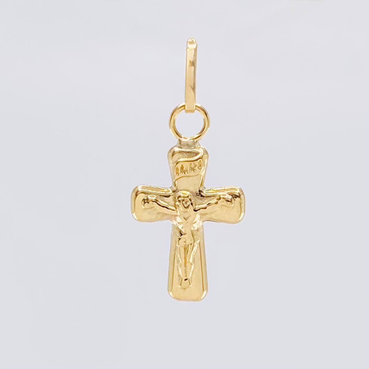 Dije Cruz Cristo Liso 0.45 g / 3/4 in Oro Amarillo 18K