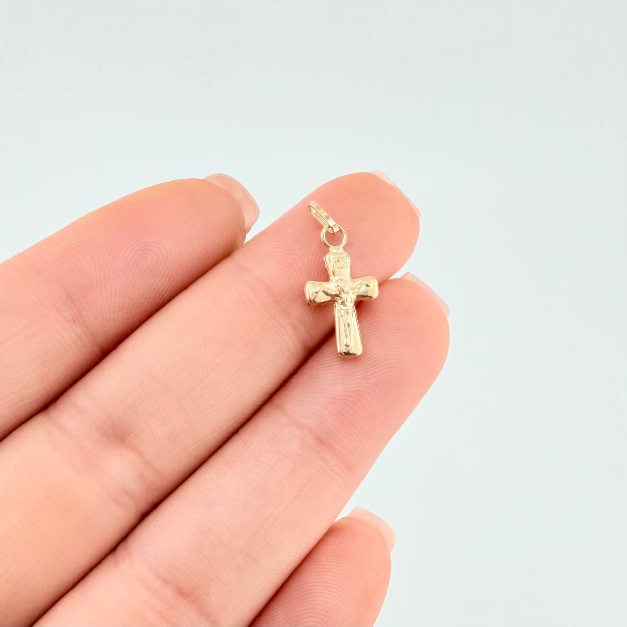 Dije Cruz Cristo Liso 0.35 g / 3/4 in Oro Amarillo 18K