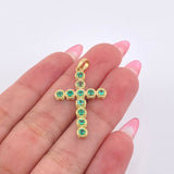 Dije Crúz Mini Aros Esmeraldas 1.7 Qts 1.8gr / 1 1/4 in / Oro Amarillo 18K ©