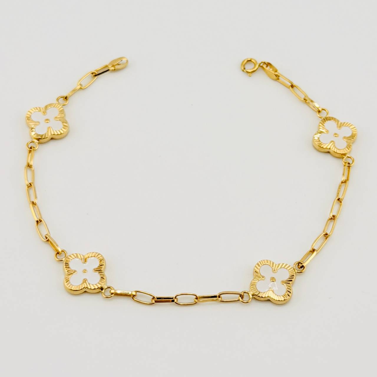 Pulso Cajon Trebol Blanco 3.95gr / 7 in / 10mm Oro Amarillo 18K