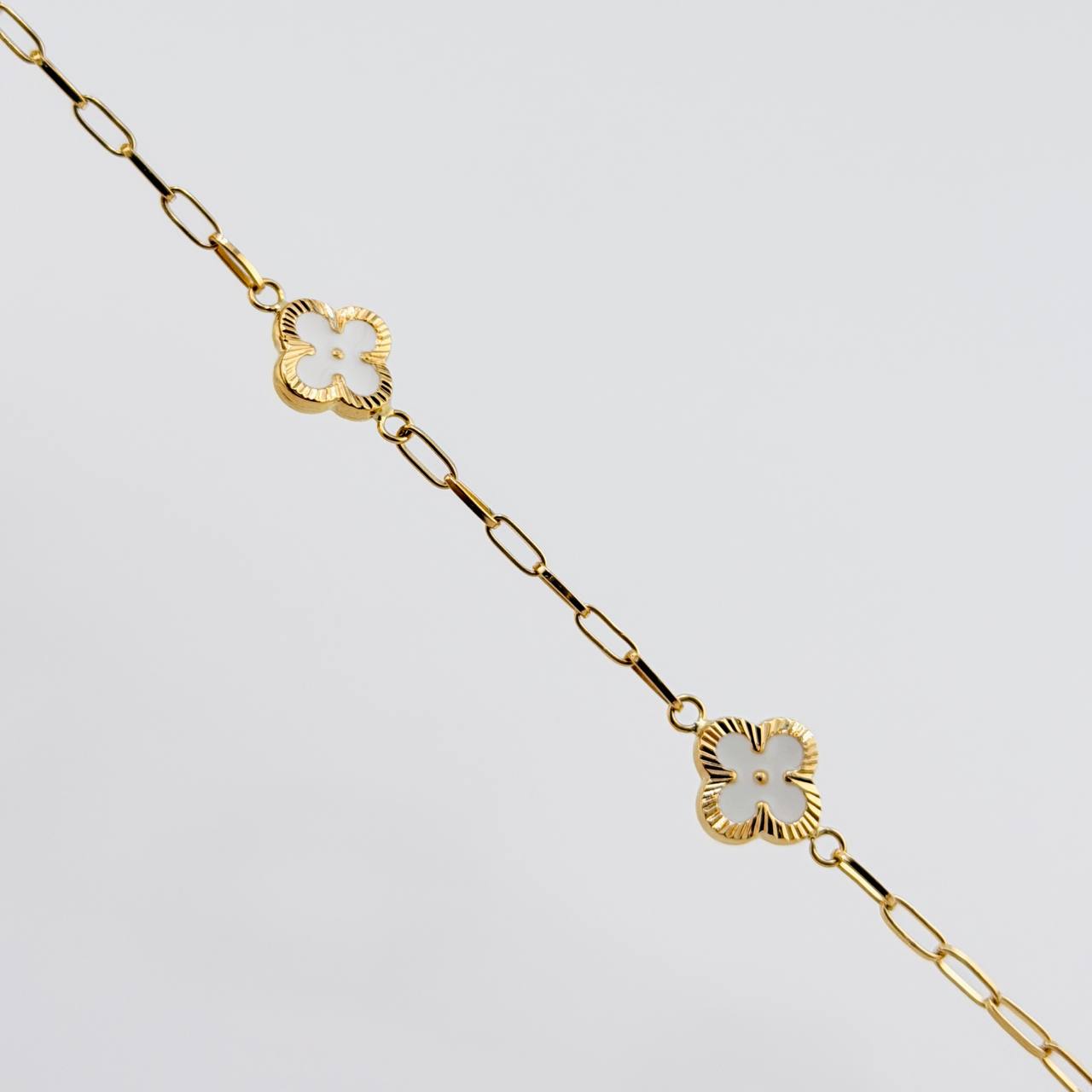 Pulso Cajon Trebol Blanco 3.95gr / 7 in / 10mm Oro Amarillo 18K