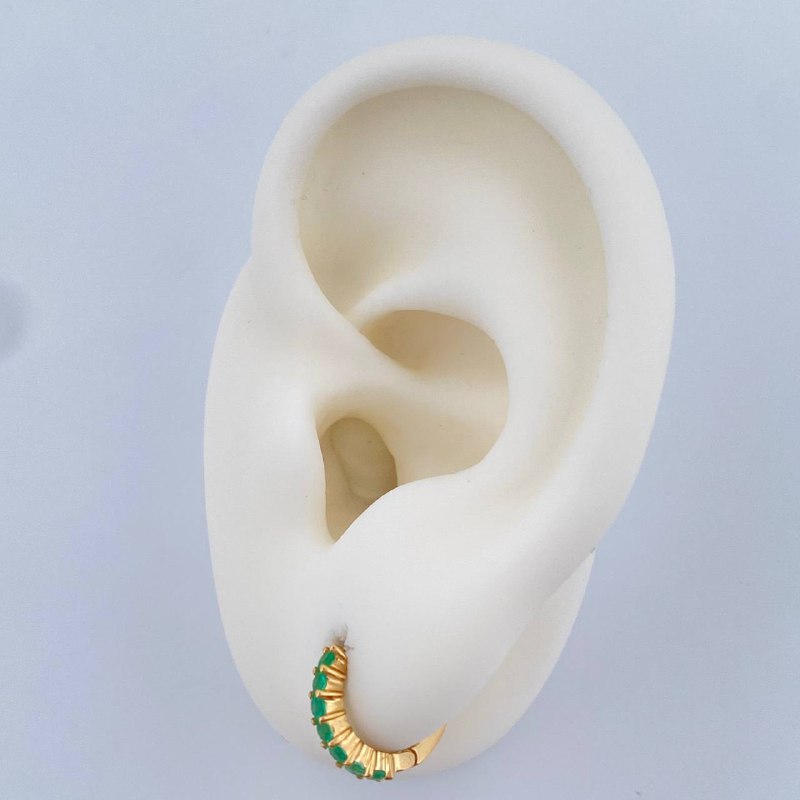 Dense Emerald Hoop Earrings 1.6gr / 0.5in / 18K Gold +