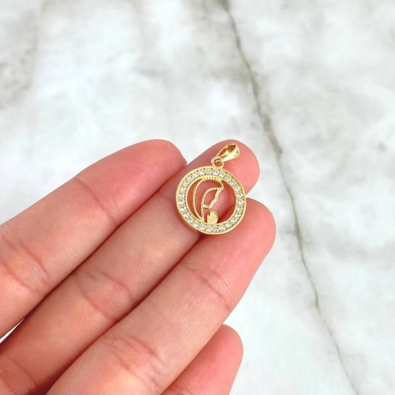 Dije Virgen Maria Medalla 1.65gr / 2.2cm / Circones Blancos Oro Amarillo 18K
