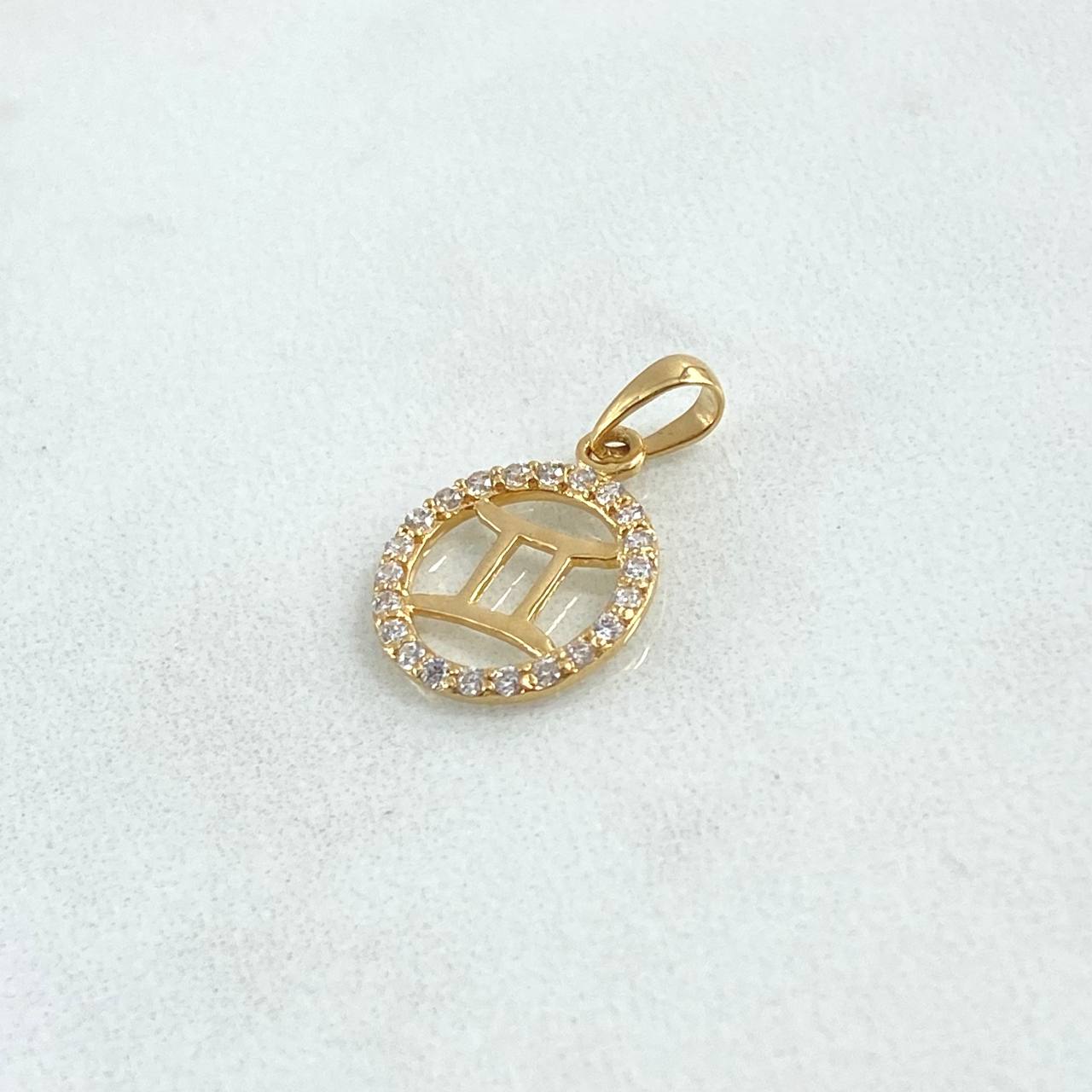 Dije Signo Géminis 0.95gr / 2cm / Circones Blancos Oro Amarillo 18K