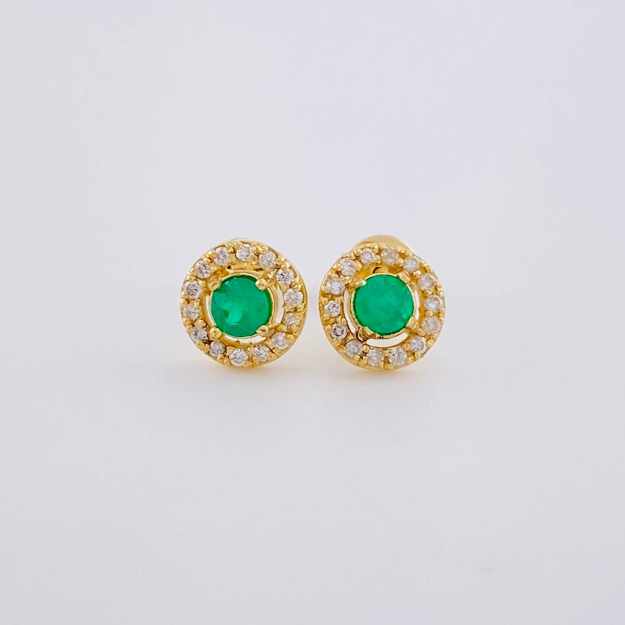 Topos Halo Esmeraldas 36Pts Diamantes 5Pts 1.8 g / in / 7.1 mm Oro Amarillo 18K