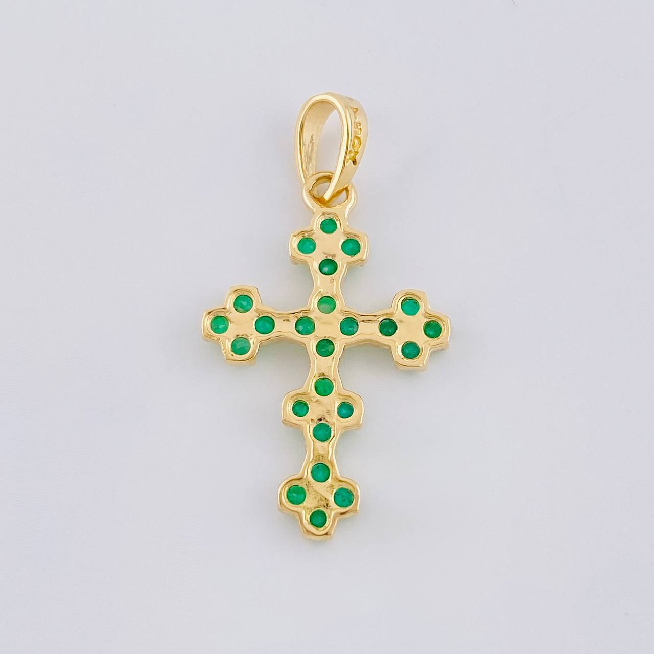 Dije Cruz Trebol Esmeraldas 50Pts 1.6 g / 1 1/2 in Oro Amarillo 18K