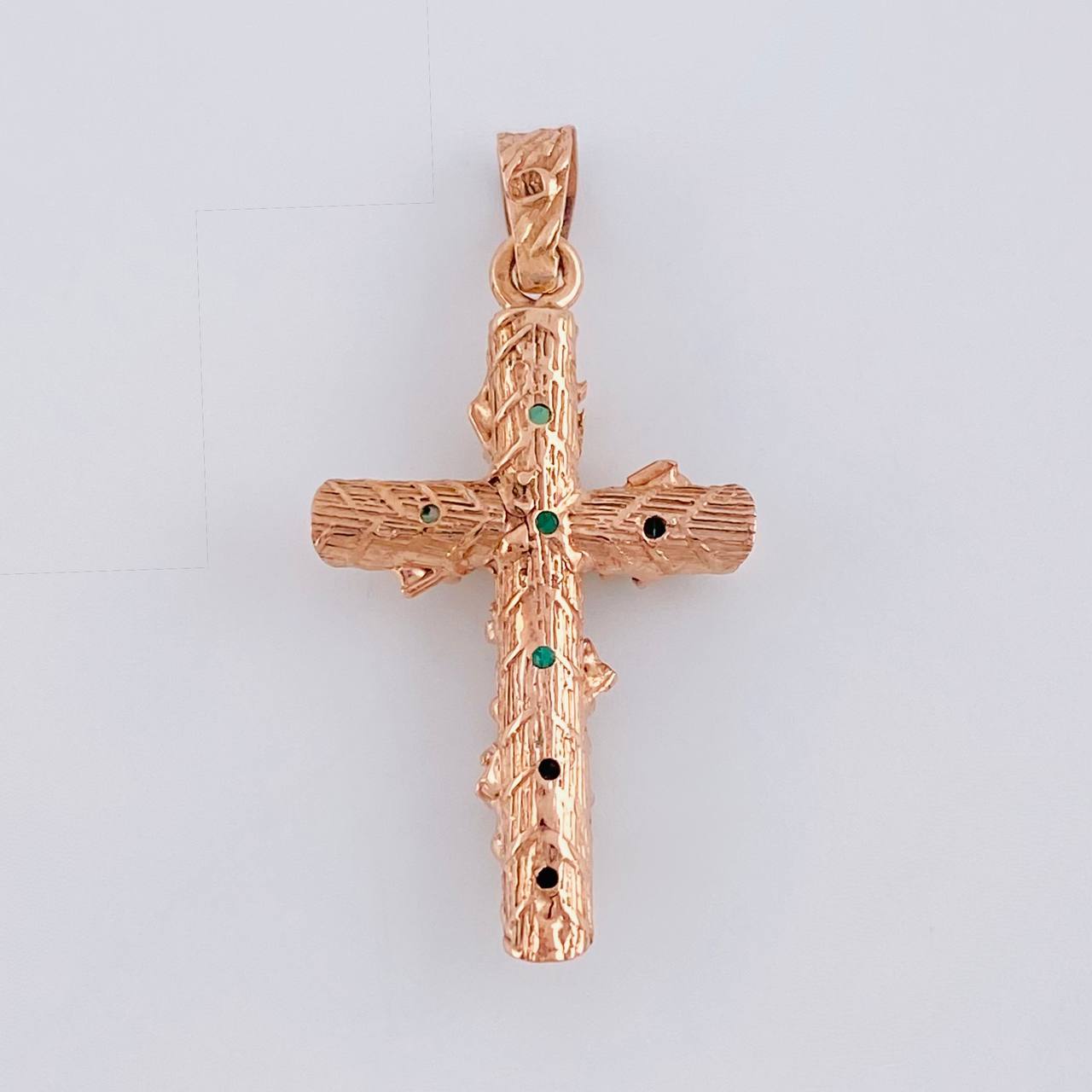 Pendant Cross Trunk Emeralds 1.39Qts 2.3 g / 1 3/4 in Yellow Gold 18K