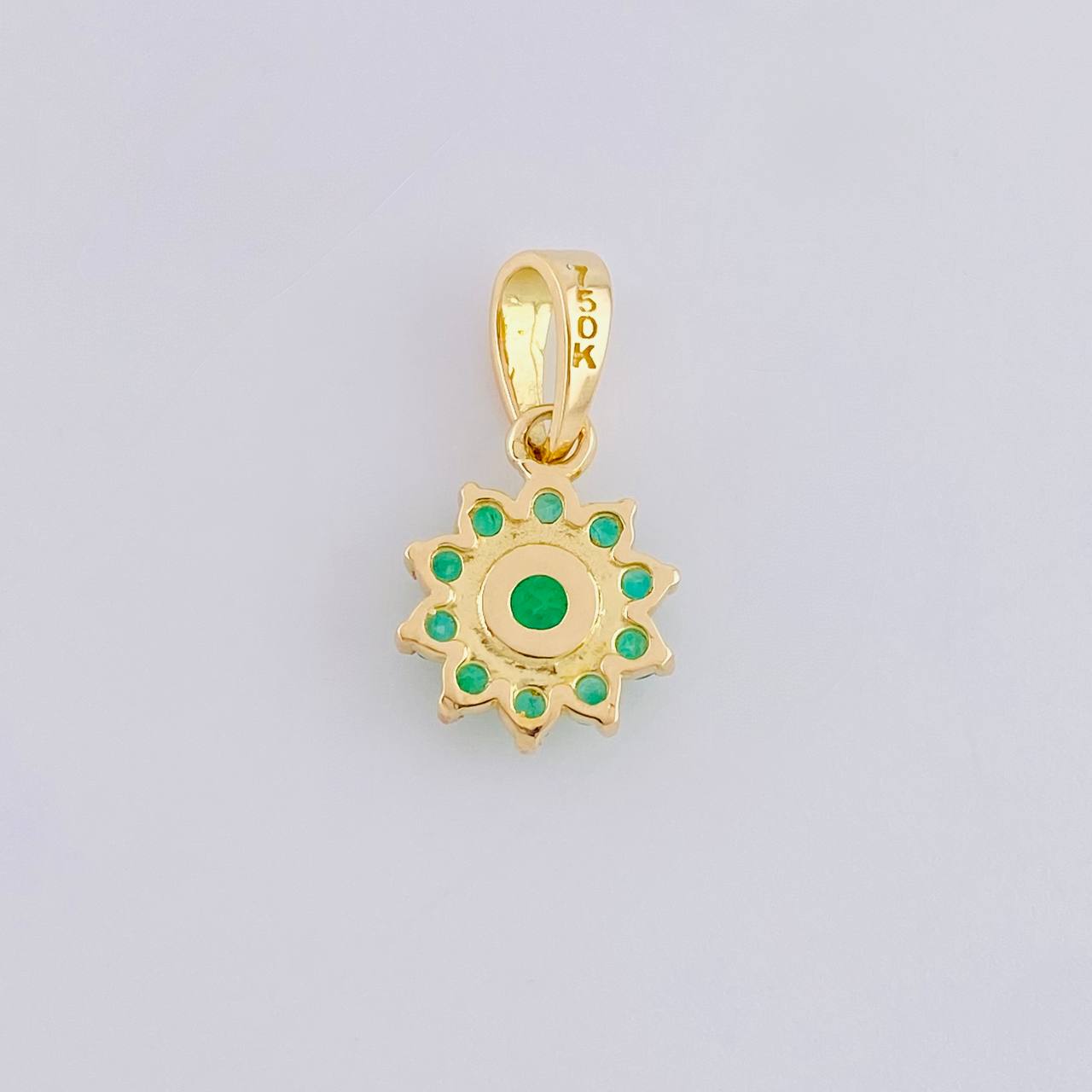 Dije Flor Esmeralda 59Pts 1.3 g / 1 in Oro Amarillo 18K