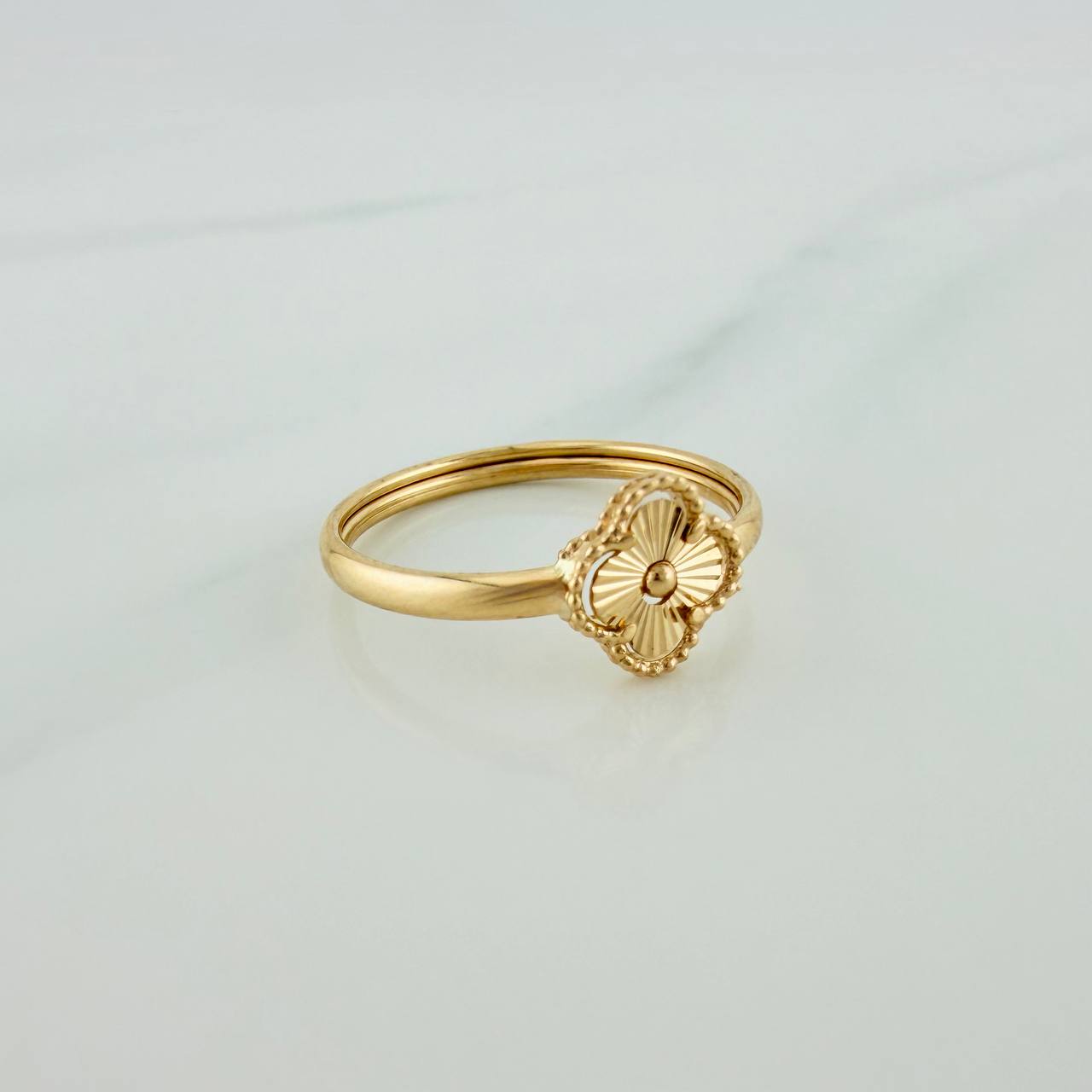 Anillo Trebol 0.95gr / T6 / Oro Amarillo 18K %